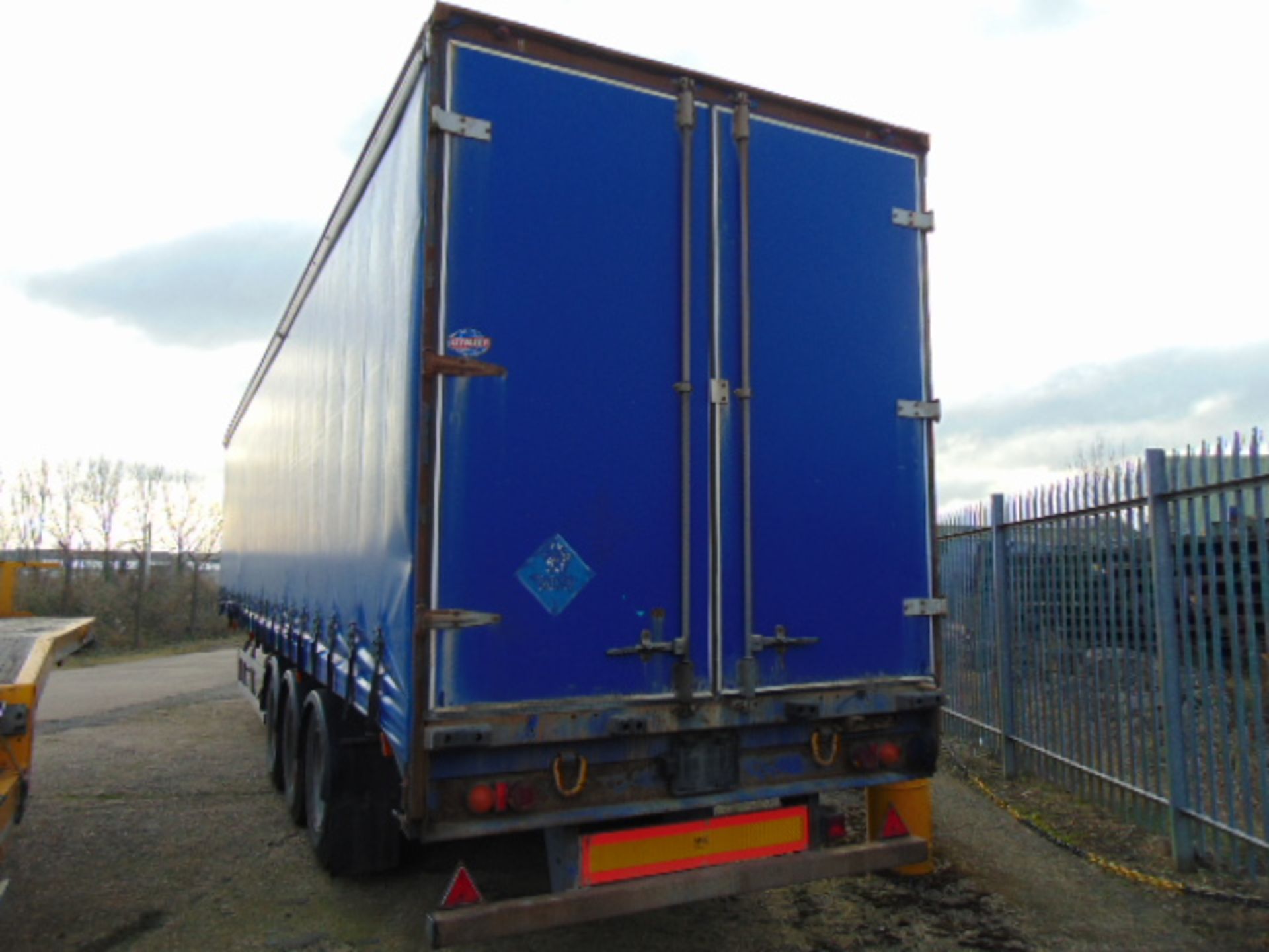 Utility International ZT3FLS 44ft Tri Axle Curtainside Trailer - Image 4 of 14