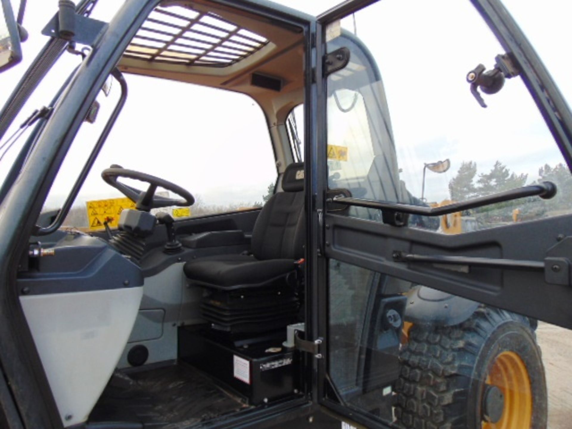 2014 Caterpillar TH414C 3.6 ton Telehandler - Image 16 of 27