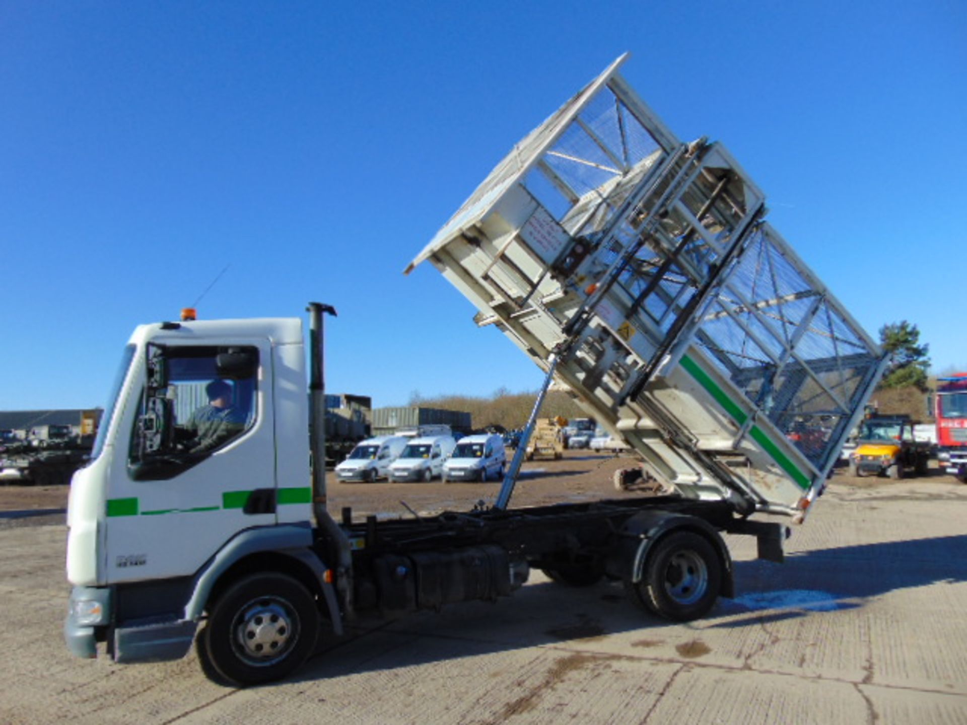 2008 DAF LF 45.140 C/W Refuse Cage, Rear Tipping Body and Side Bin Lift - Image 9 of 26