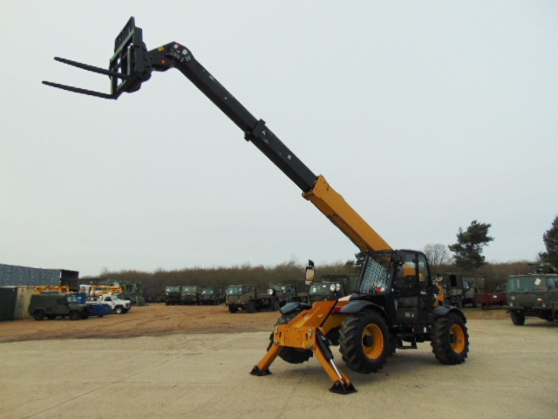 2014 Caterpillar TH414C 3.6 ton Telehandler - Image 3 of 26