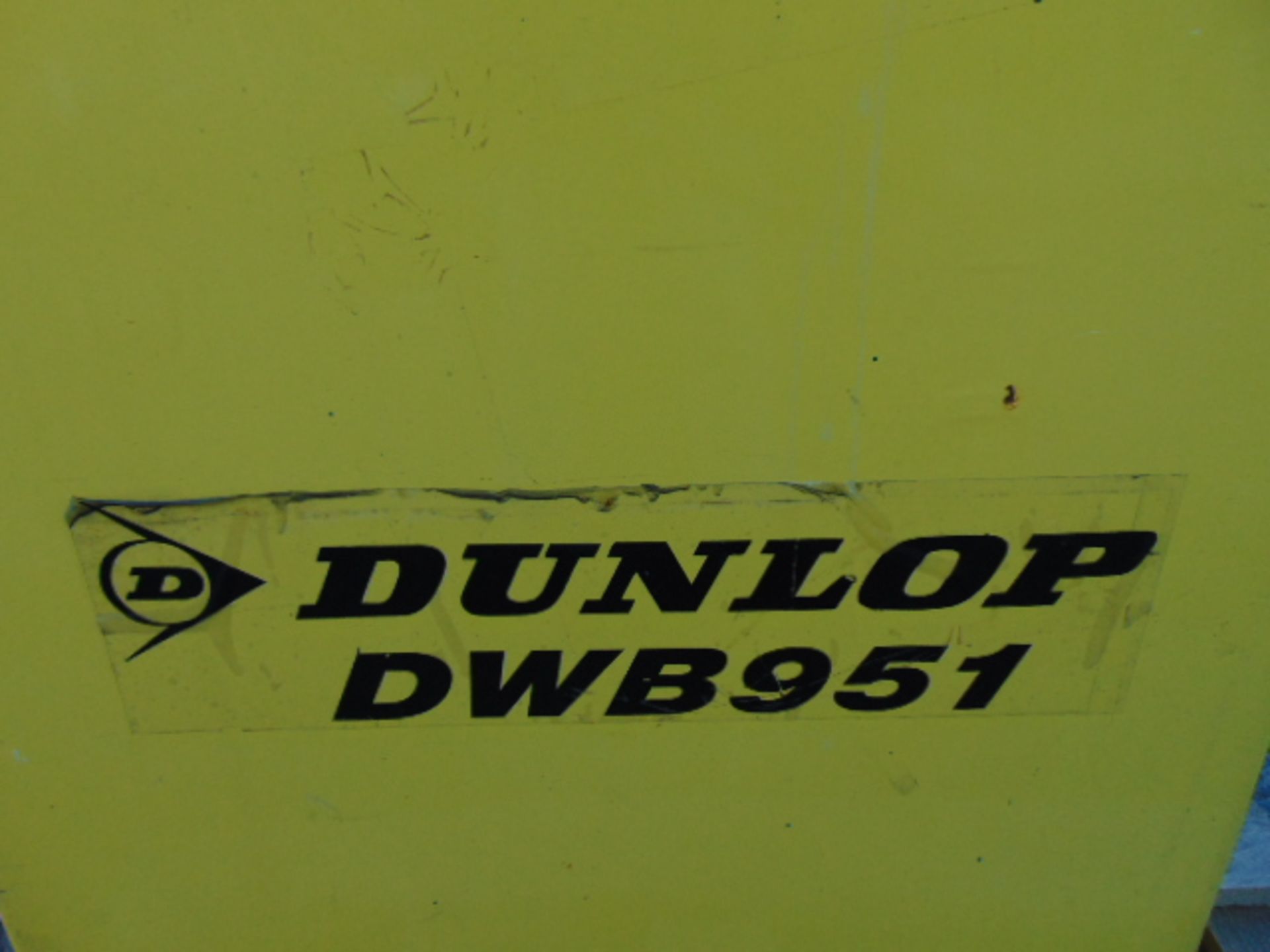 Dunlop DWB951 Self-calibrating Wheel Balancer - Image 8 of 9