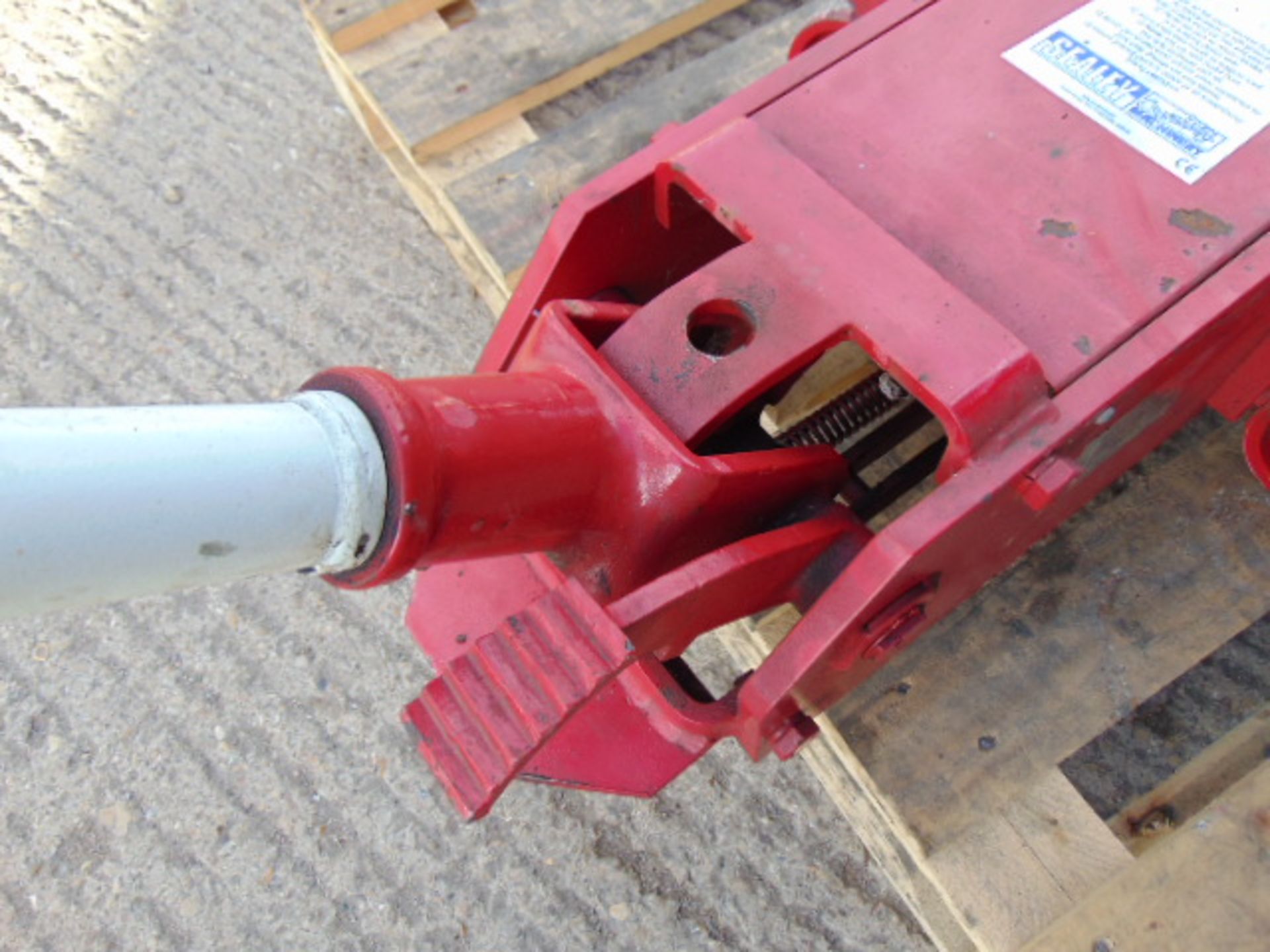 Sealey 7001 Long Reach 7 tonne Trolley Jack - Image 8 of 9