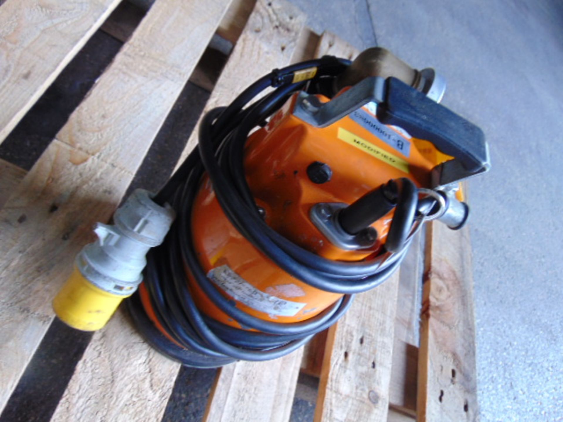 Portable Tsurumi LSC-4 110V Submersible Water Pump - Image 3 of 4