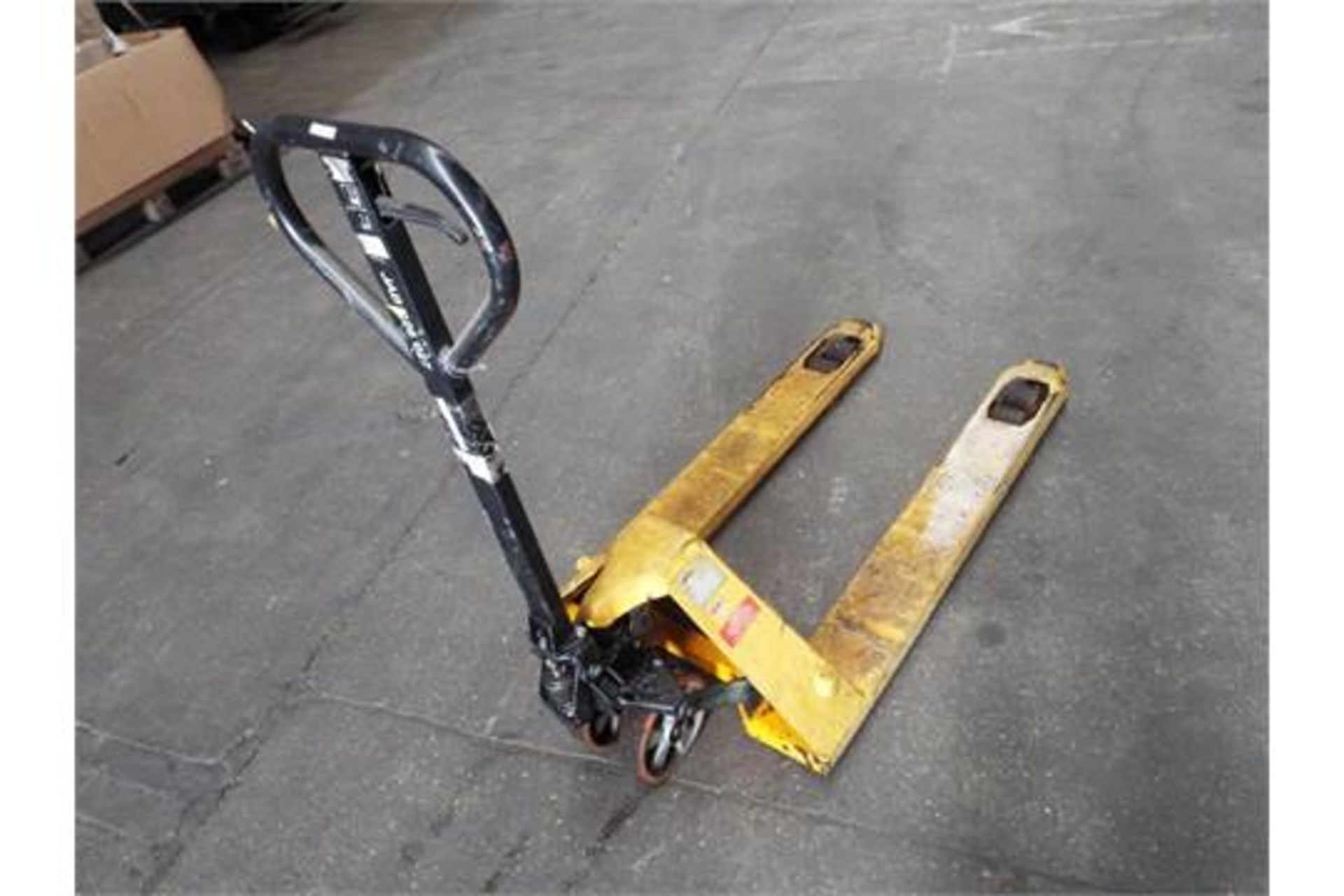 MIC 2000Kg Pallet Truck