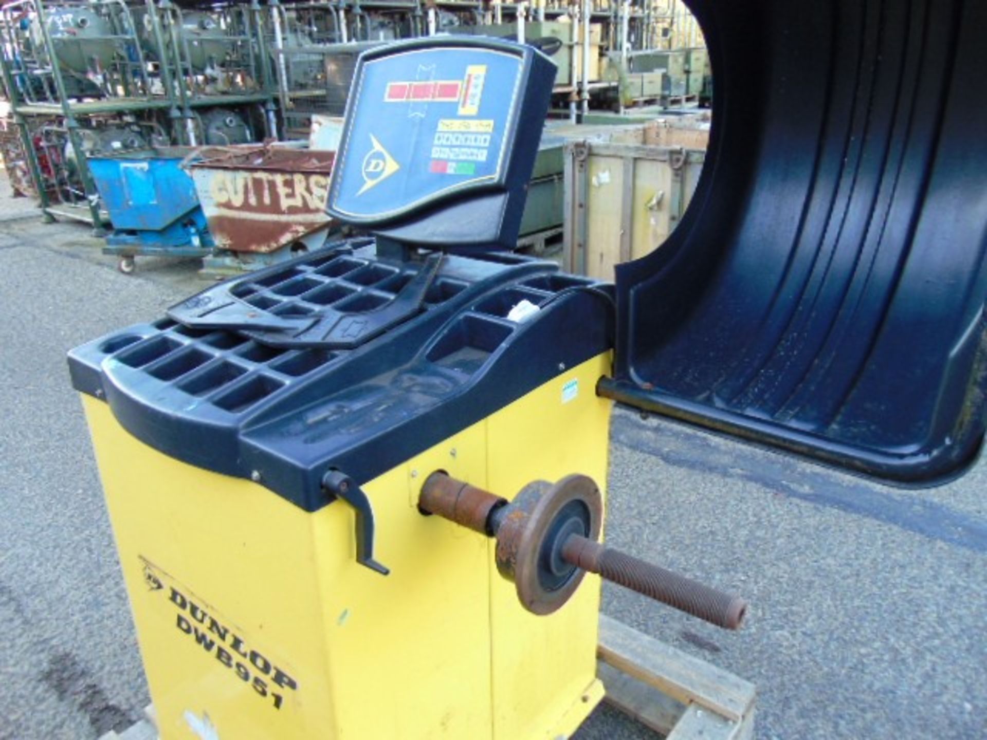 Dunlop DWB951 Self-calibrating Wheel Balancer - Image 3 of 9