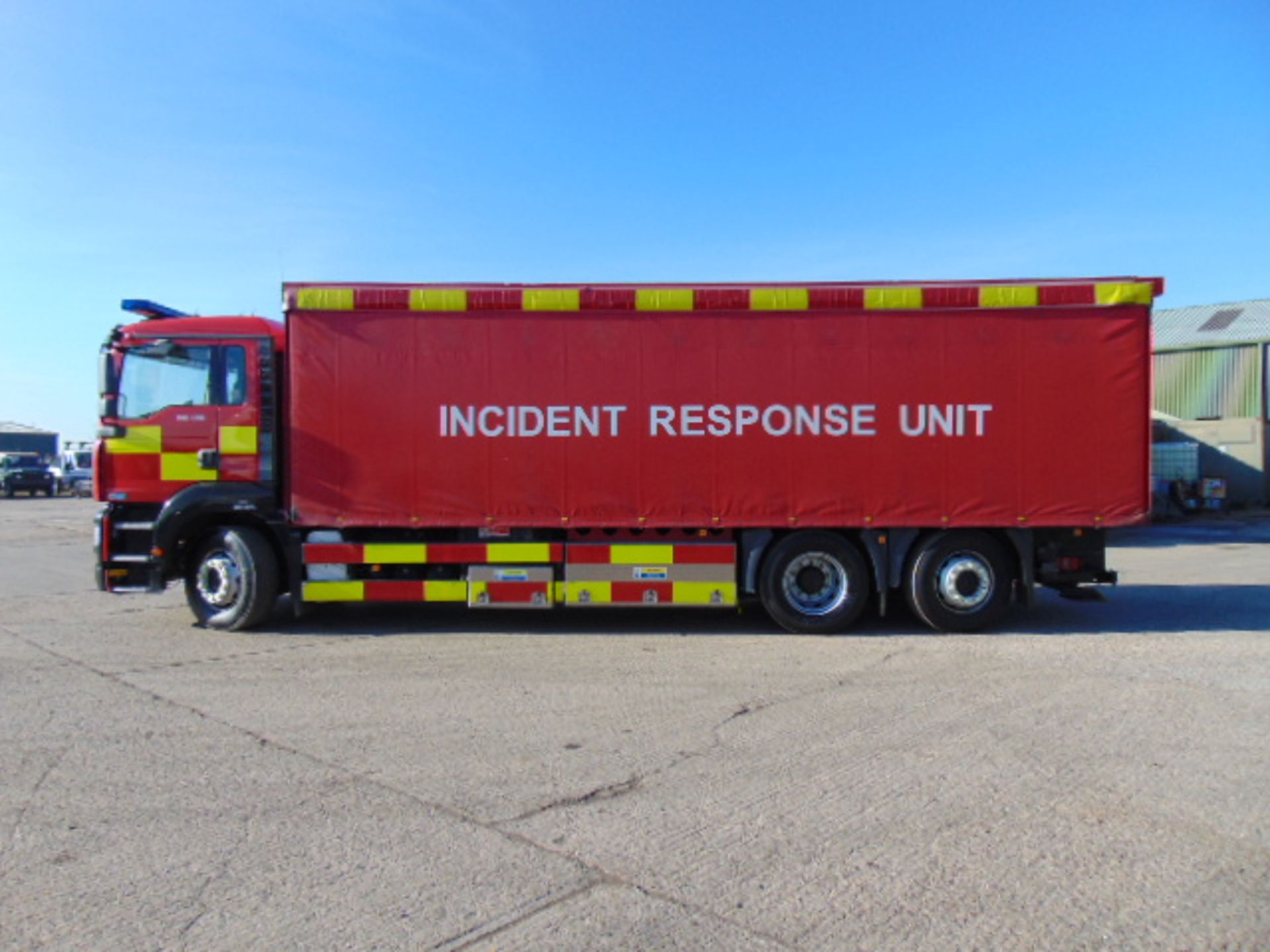 2004 MAN TG-A 6X2 Rear Steer Incident Support Unit ONLY 19,854 KM!! - Image 4 of 41