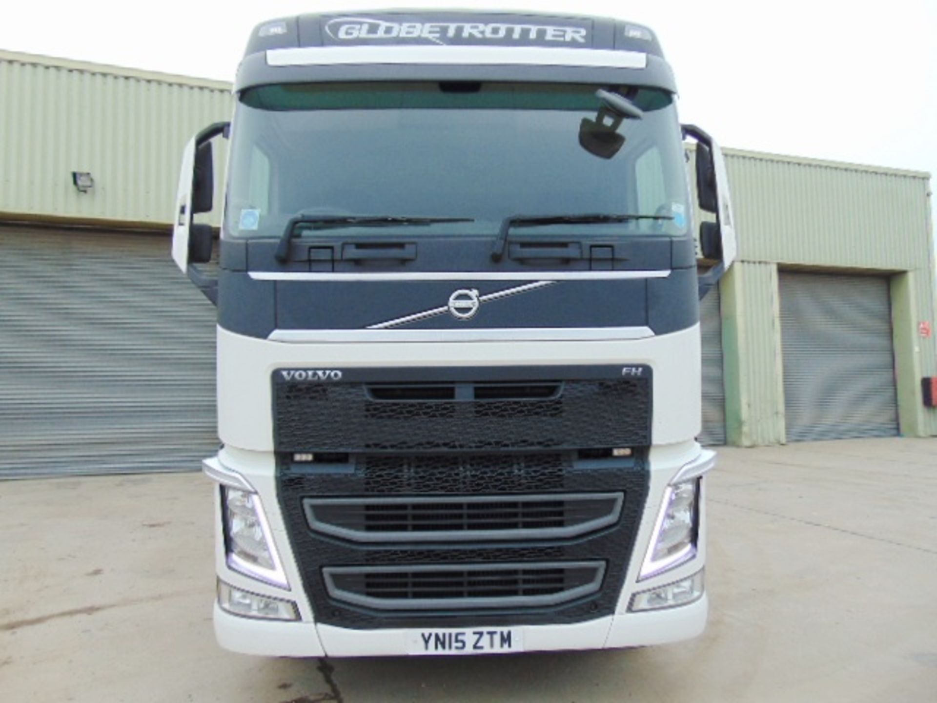 2015 Volvo FH 500 Globetrotter 6x2 44ton Tractor unit - Image 2 of 30