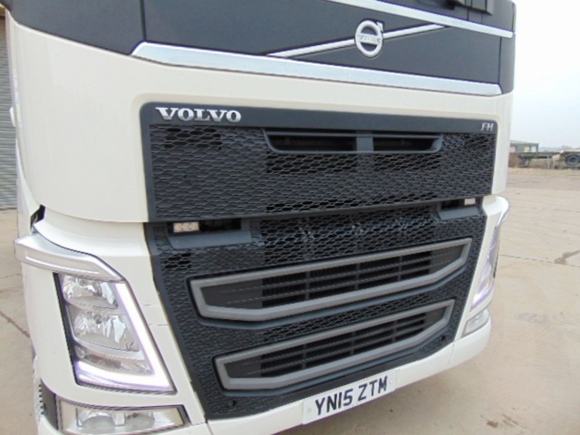 2015 Volvo FH 500 Globetrotter 6x2 44ton Tractor unit - Image 15 of 30