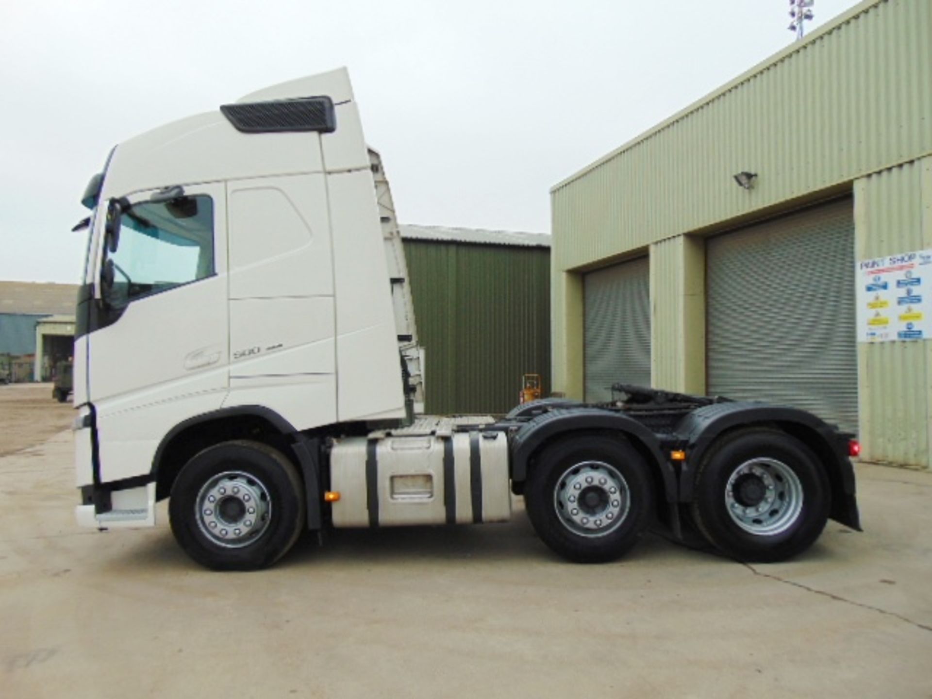 2015 Volvo FH 500 Globetrotter 6x2 44ton Tractor unit - Image 4 of 30