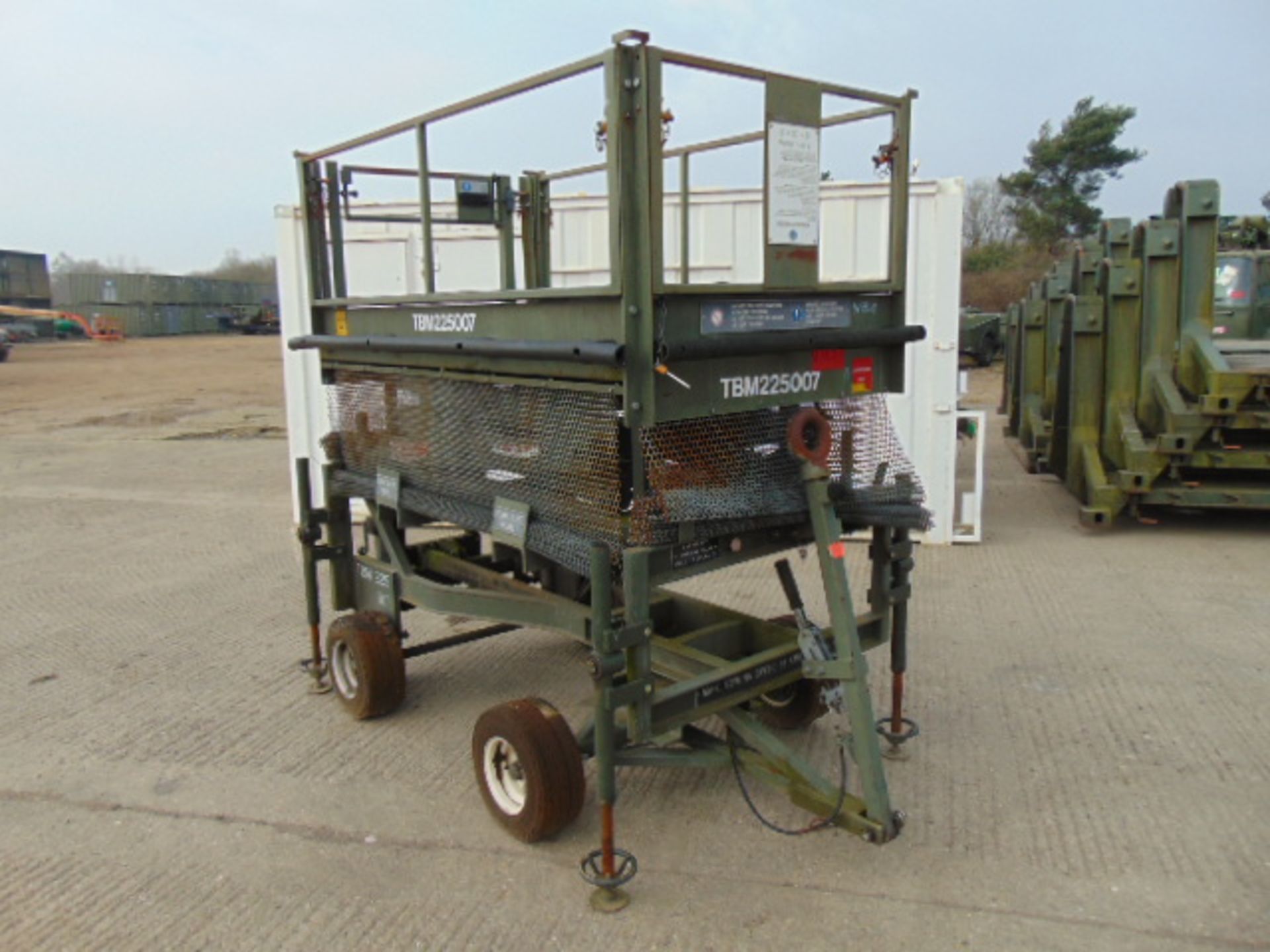 UK Lift 4m Mobile Hydraulic Work Platform - Image 9 of 10