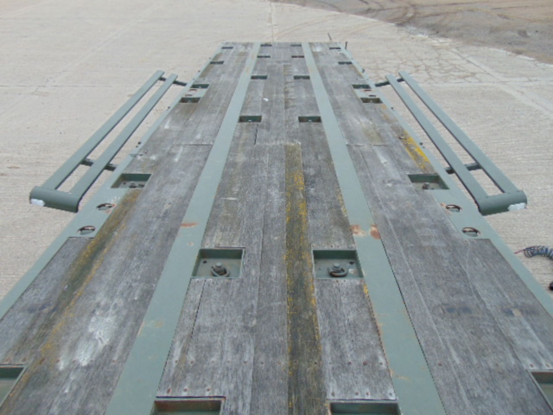 2002 Oldbury Tri Axle Sliding Deck Plant Trailer - Image 4 of 20