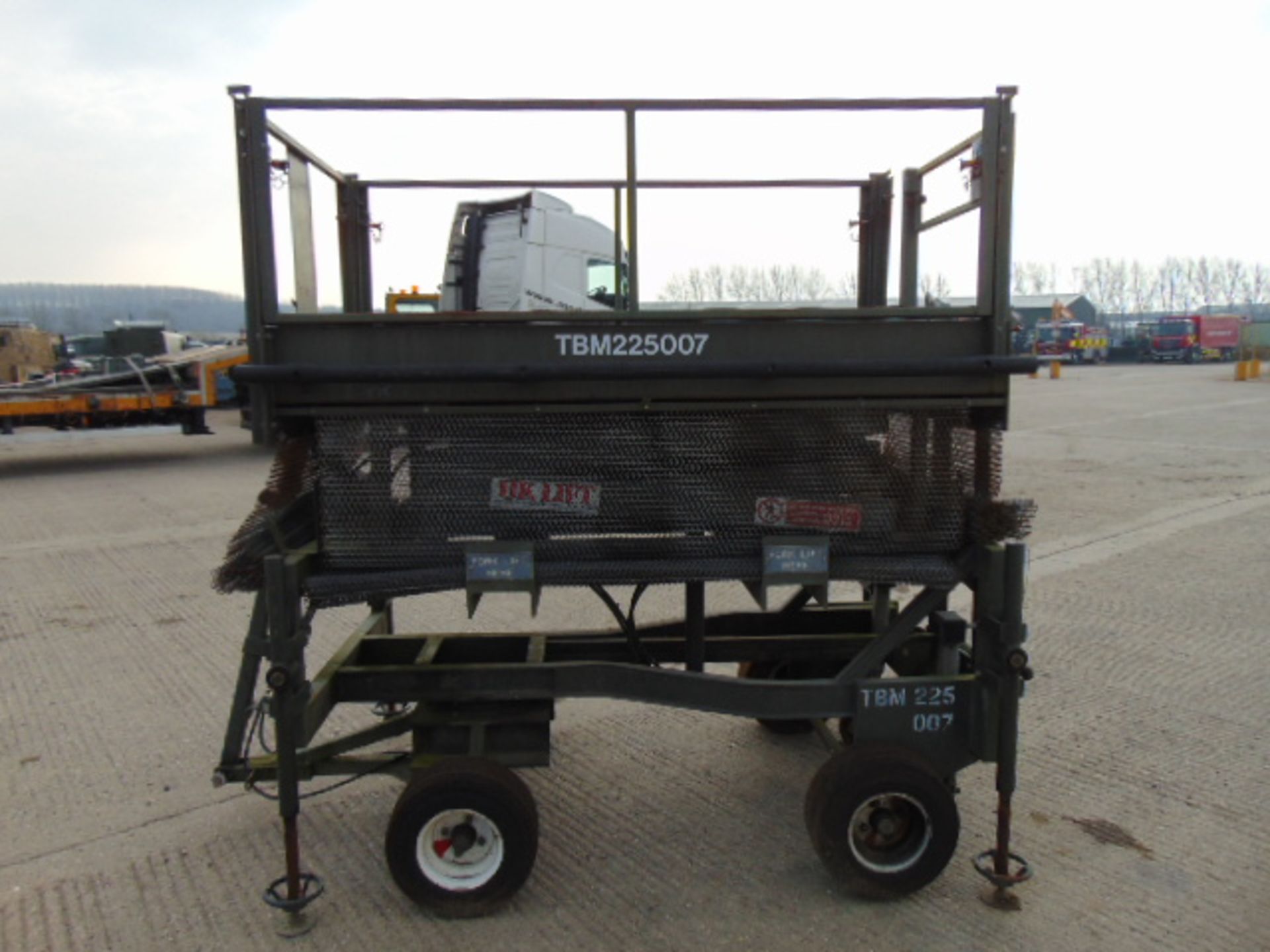 UK Lift 4m Mobile Hydraulic Work Platform - Image 4 of 10