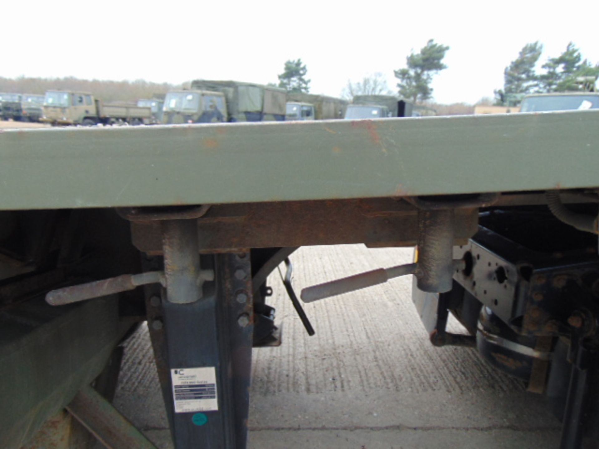 2002 Oldbury Tri Axle Sliding Deck Plant Trailer - Image 7 of 20