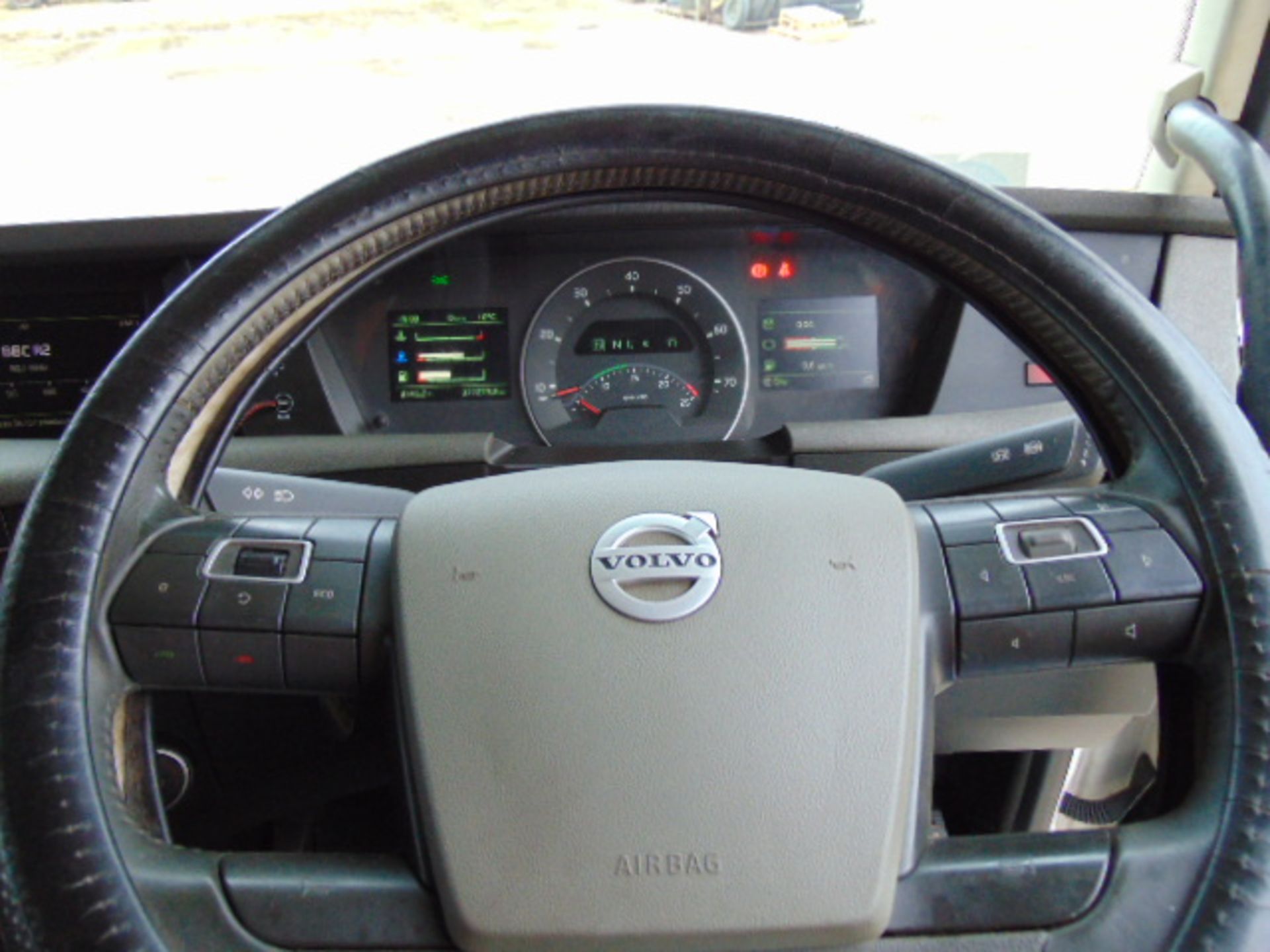 2015 Volvo FH 500 Globetrotter 6x2 44ton Tractor unit - Image 18 of 30