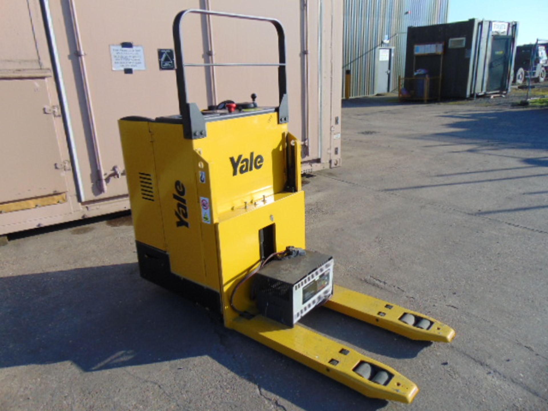 2012 Yale MP20T 2000Kg Electric Sit On Pallet Truck C/W Charger - Image 3 of 13