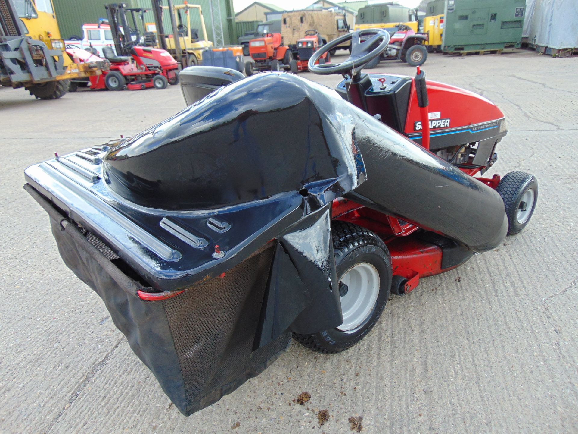 Snapper LE1433H Ride On Mower - Bild 6 aus 14