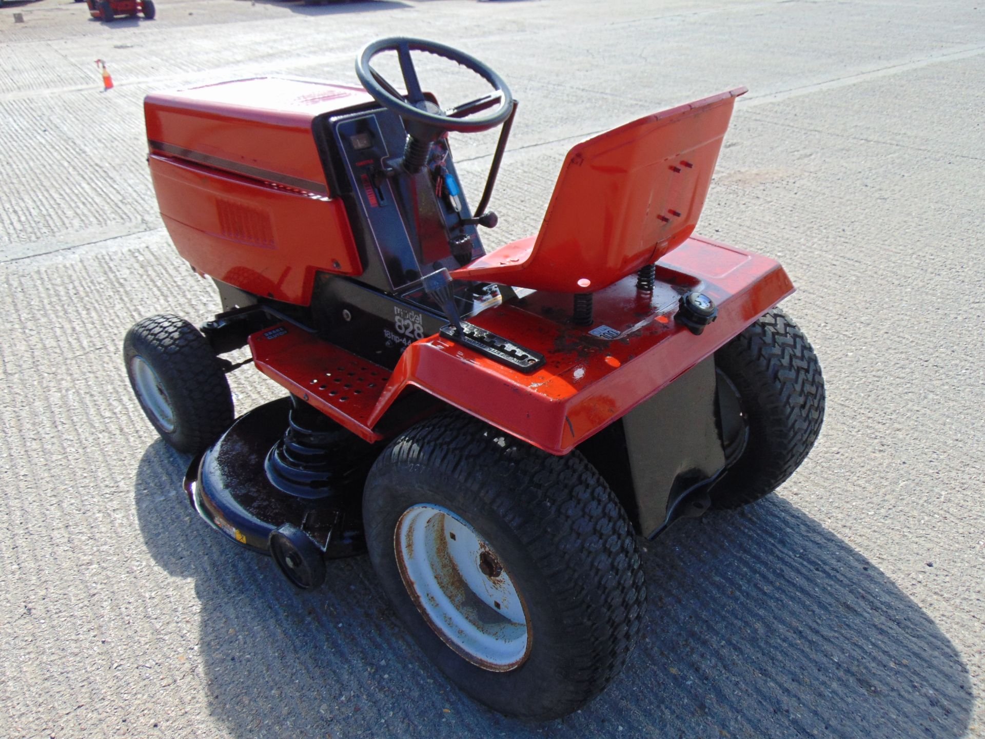 MTD Lawnflite 828 Ride On Mower - Image 5 of 13