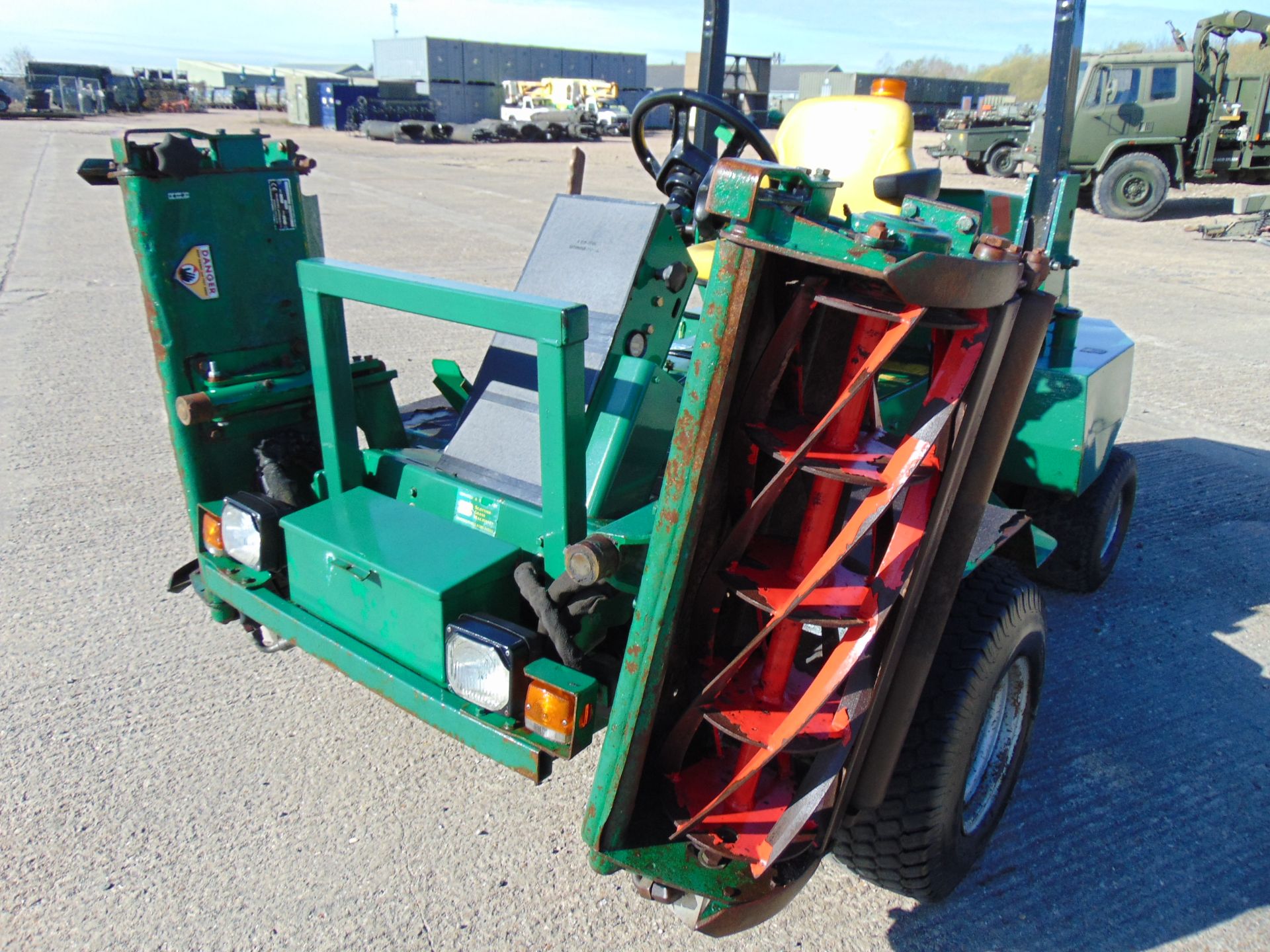 Ransomes Parkway 2250 Triple Gang Ride On Mower ONLY 269 Hours! - Image 14 of 19