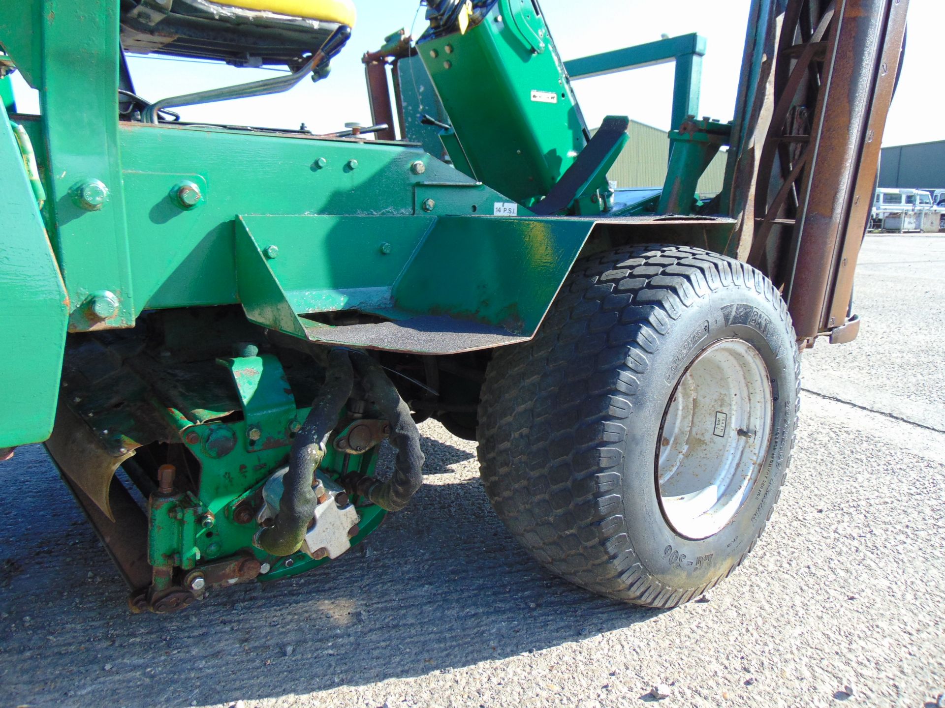 Ransomes Parkway 2250 Triple Gang Ride On Mower ONLY 269 Hours! - Bild 13 aus 19