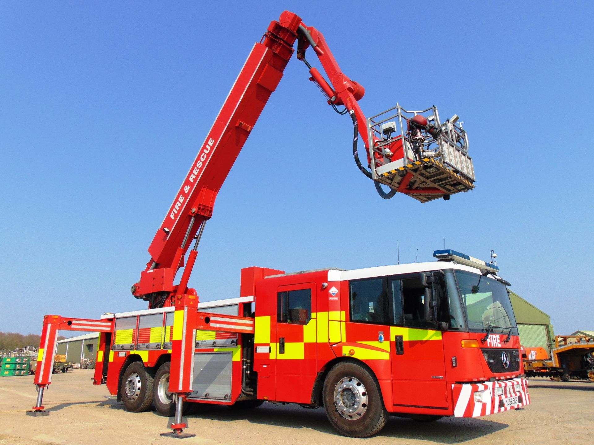 2008 Mercedes Econic CARP (Combined Aerial Rescue Pump) 6x2 Aerial Work Platform / Fire Appliance - Bild 2 aus 49