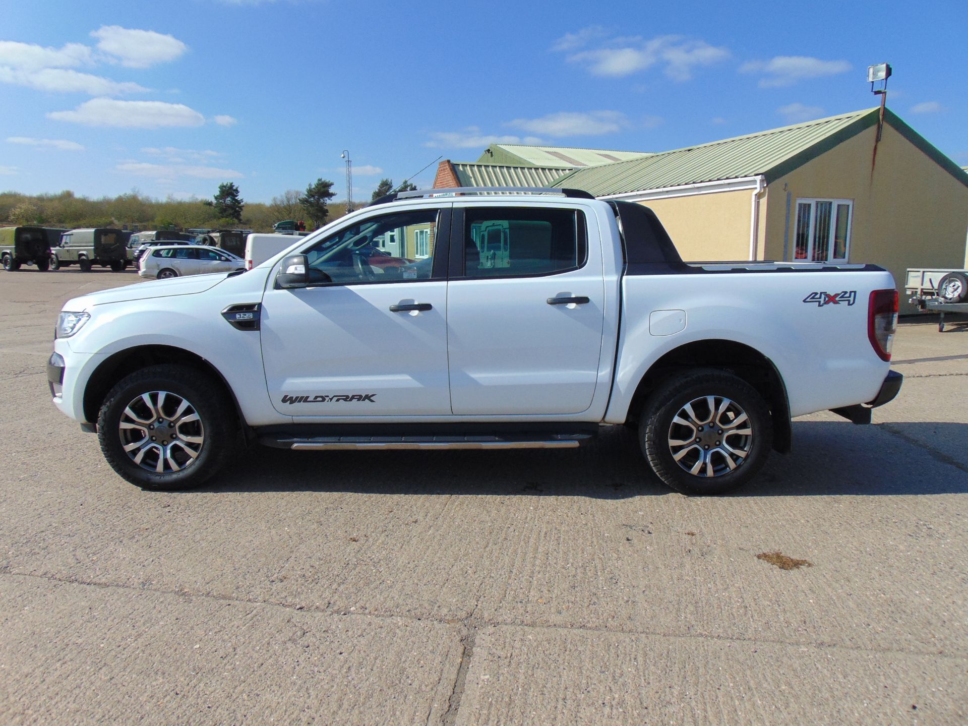 2016 Ford Ranger 3.2 Wildtrak 4x4 Double Cab Pickup in Frozen white - Image 4 of 36