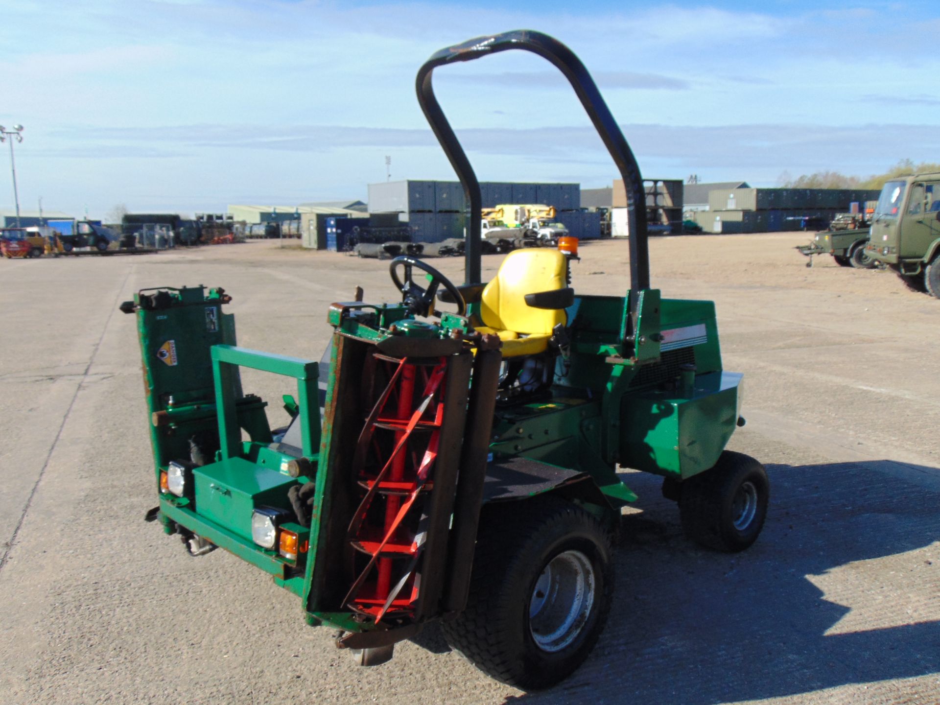 Ransomes Parkway 2250 Triple Gang Ride On Mower ONLY 269 Hours! - Image 3 of 19