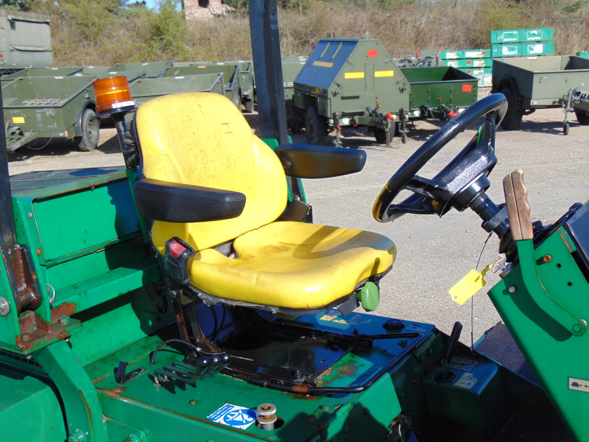 Ransomes Parkway 2250 Triple Gang Ride On Mower ONLY 269 Hours! - Image 9 of 19