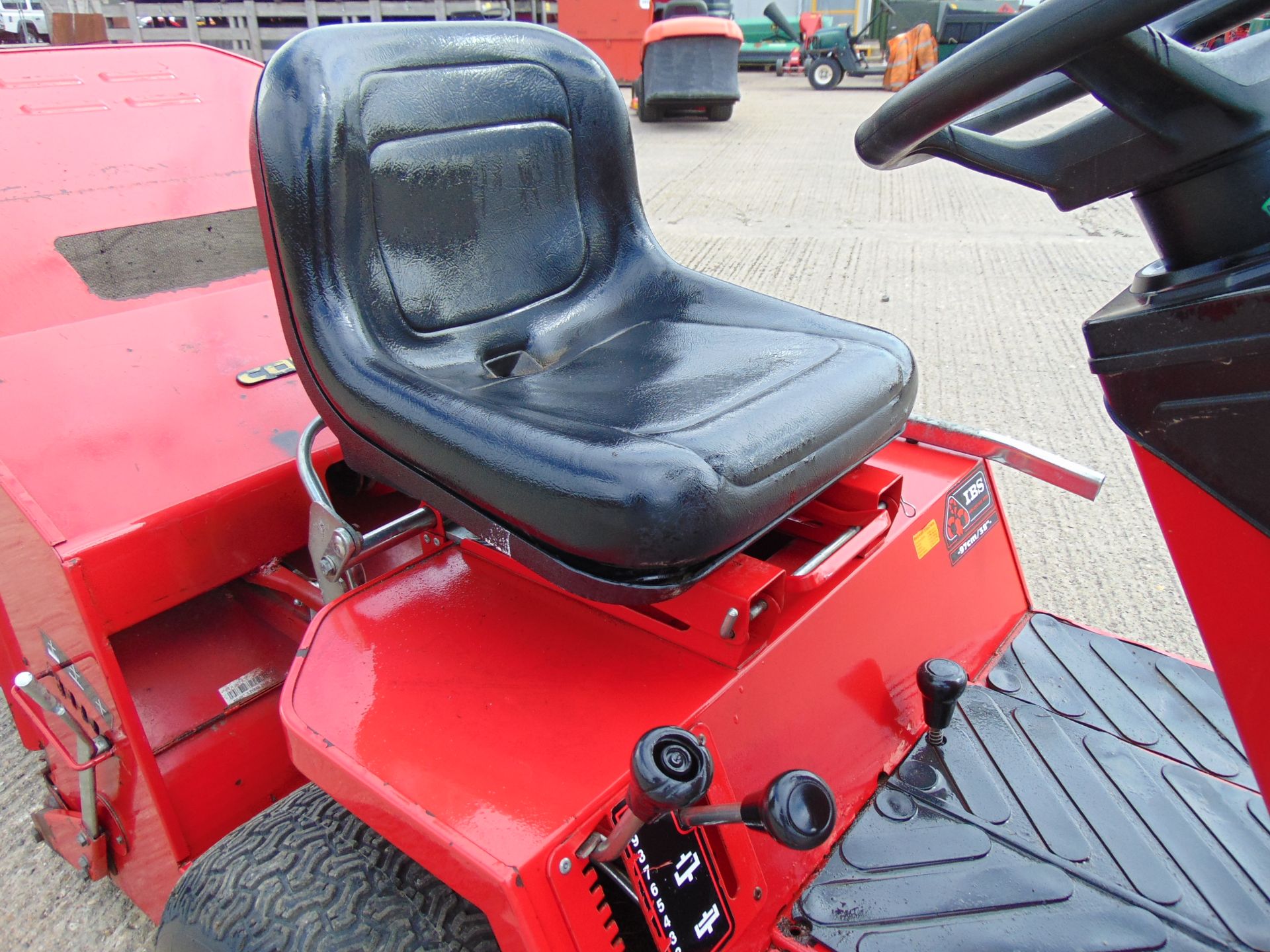 Countax C400H Ride On Mower / Lawn Tractor - Image 8 of 13