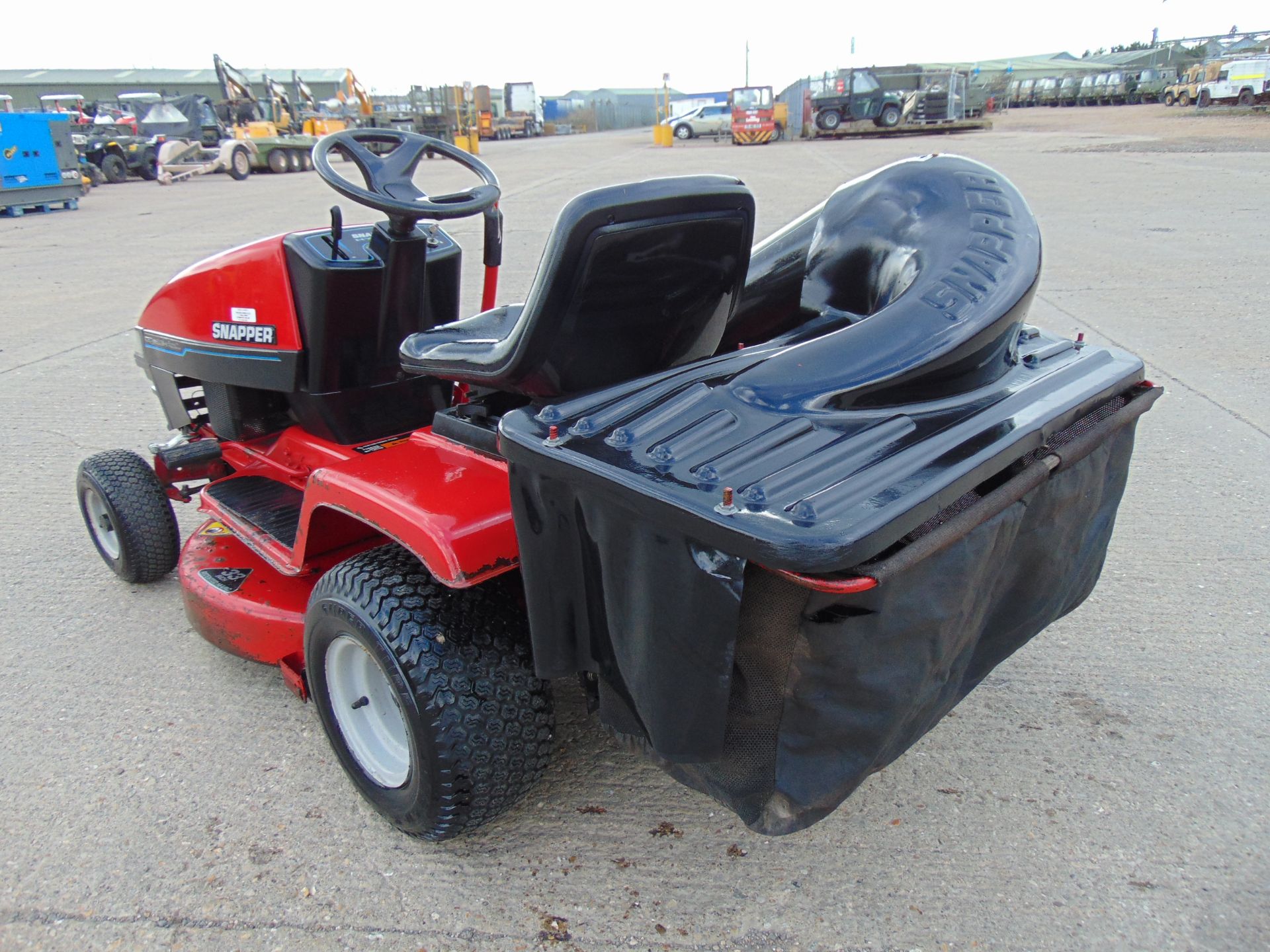 Snapper LE1433H Ride On Mower - Bild 8 aus 14