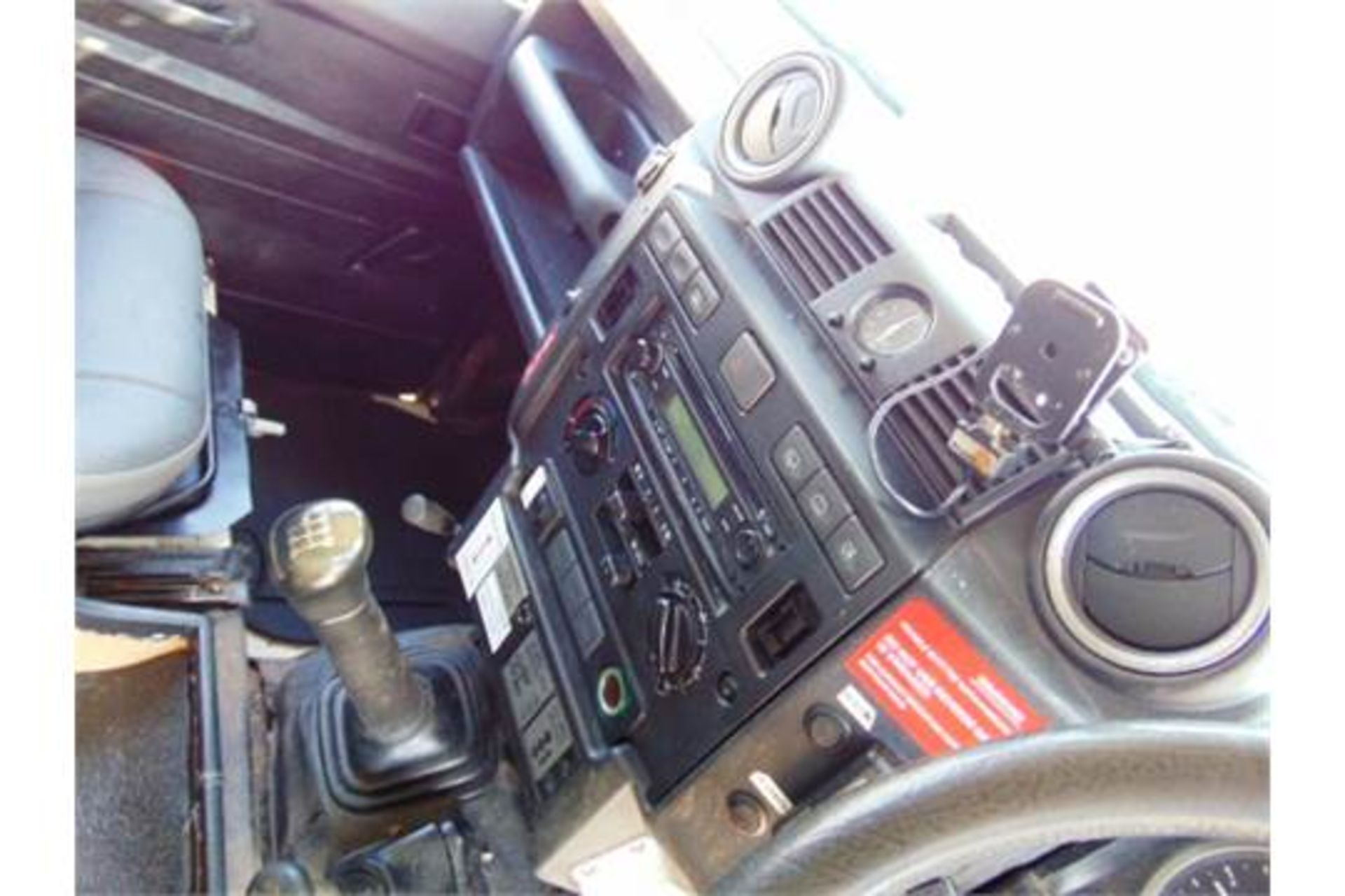 Land Rover Defender 110 Puma Hardtop 4x4 Special Utility (Mobile Workshop) complete with Winch - Bild 23 aus 30