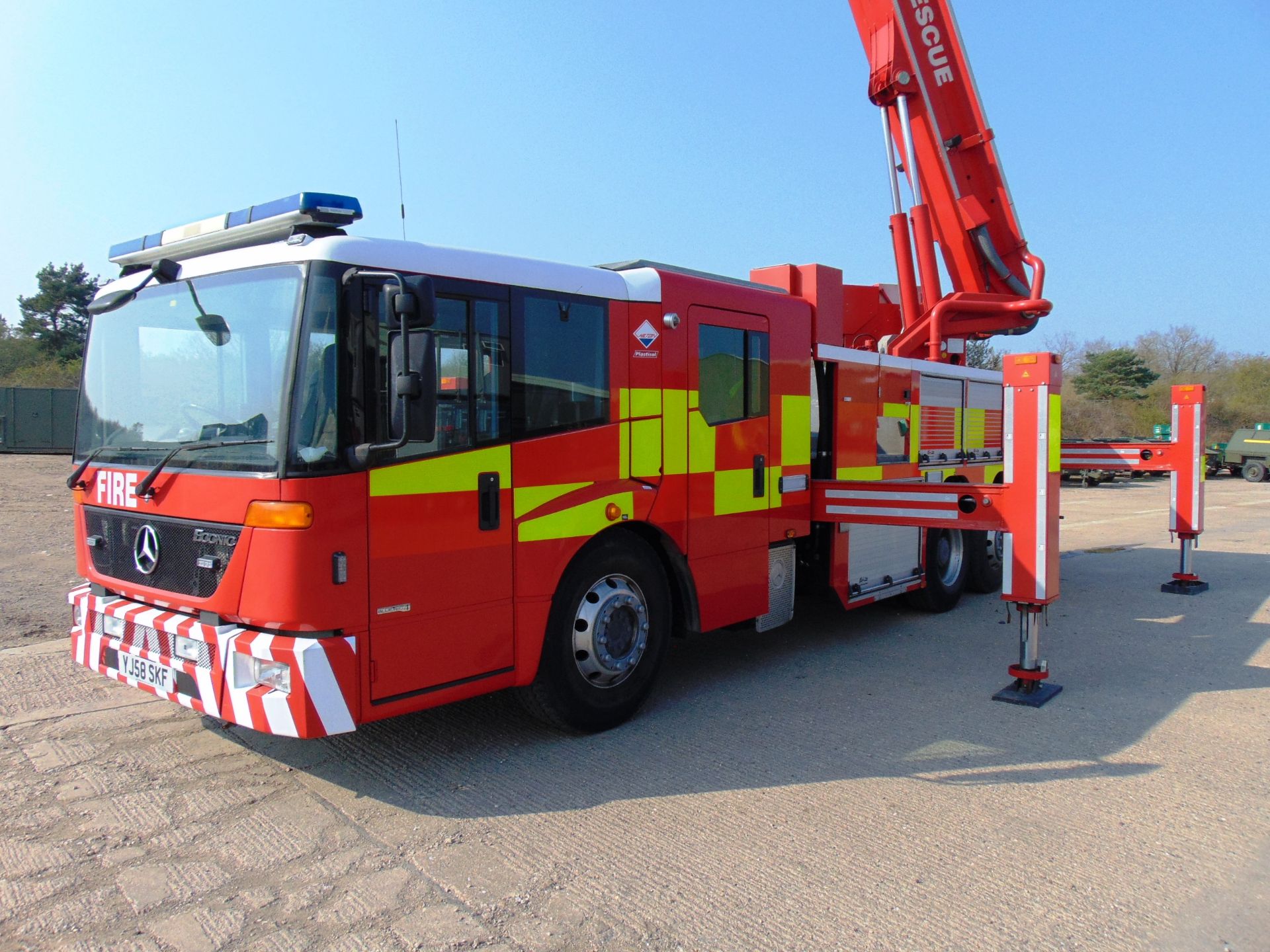 2008 Mercedes Econic CARP (Combined Aerial Rescue Pump) 6x2 Aerial Work Platform / Fire Appliance - Bild 12 aus 49