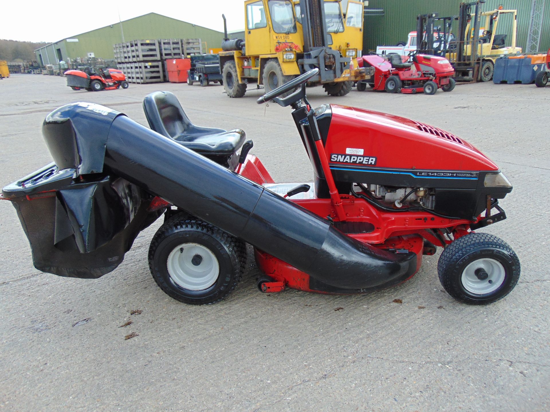 Snapper LE1433H Ride On Mower - Bild 5 aus 14