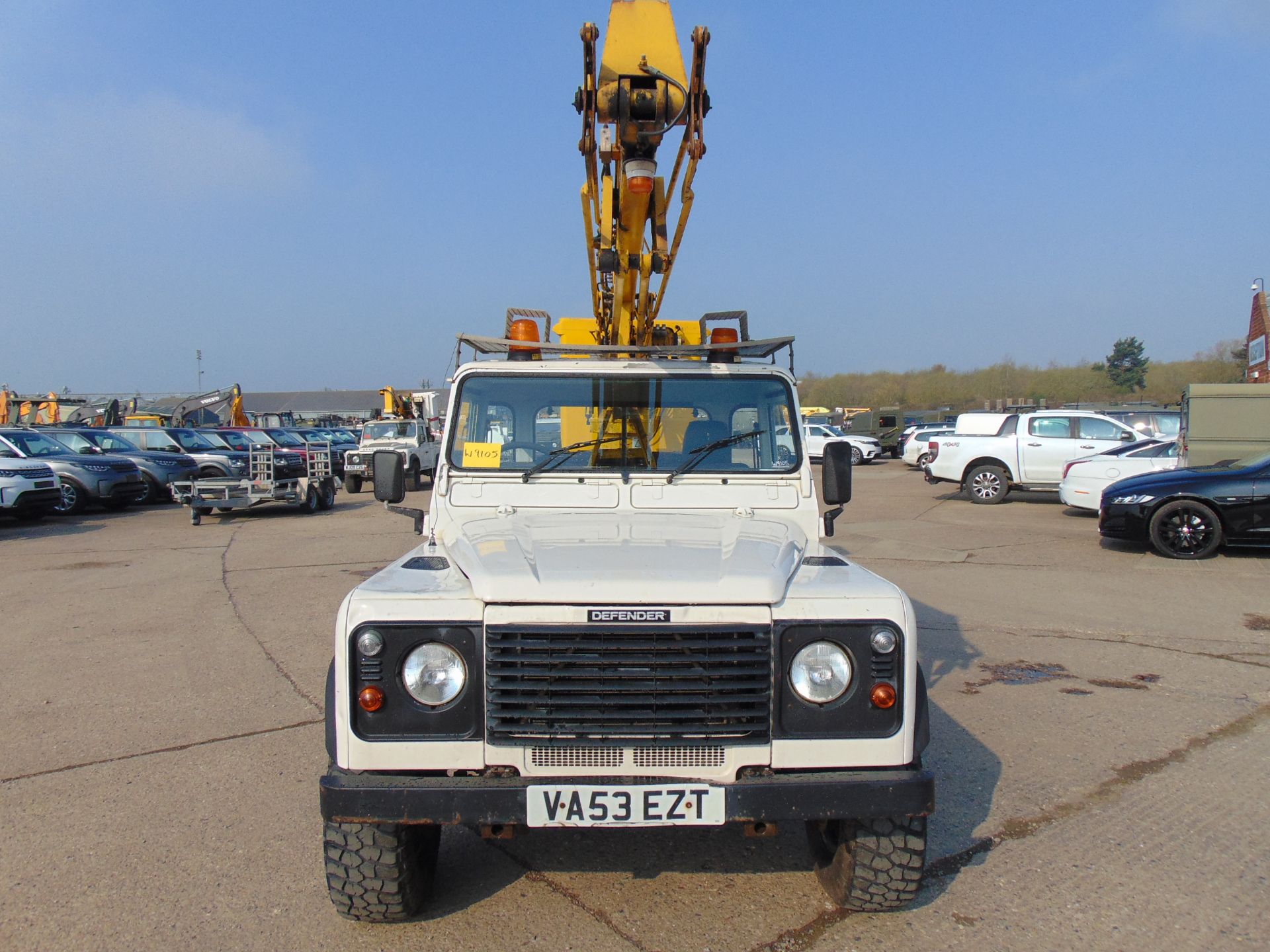 Land Rover Defender 130 TD5 Cherry Picker / Access Lift - Bild 2 aus 19