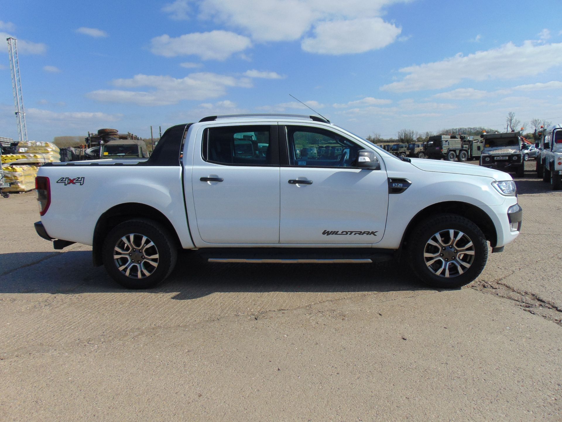 2016 Ford Ranger 3.2 Wildtrak 4x4 Double Cab Pickup in Frozen white - Bild 5 aus 36