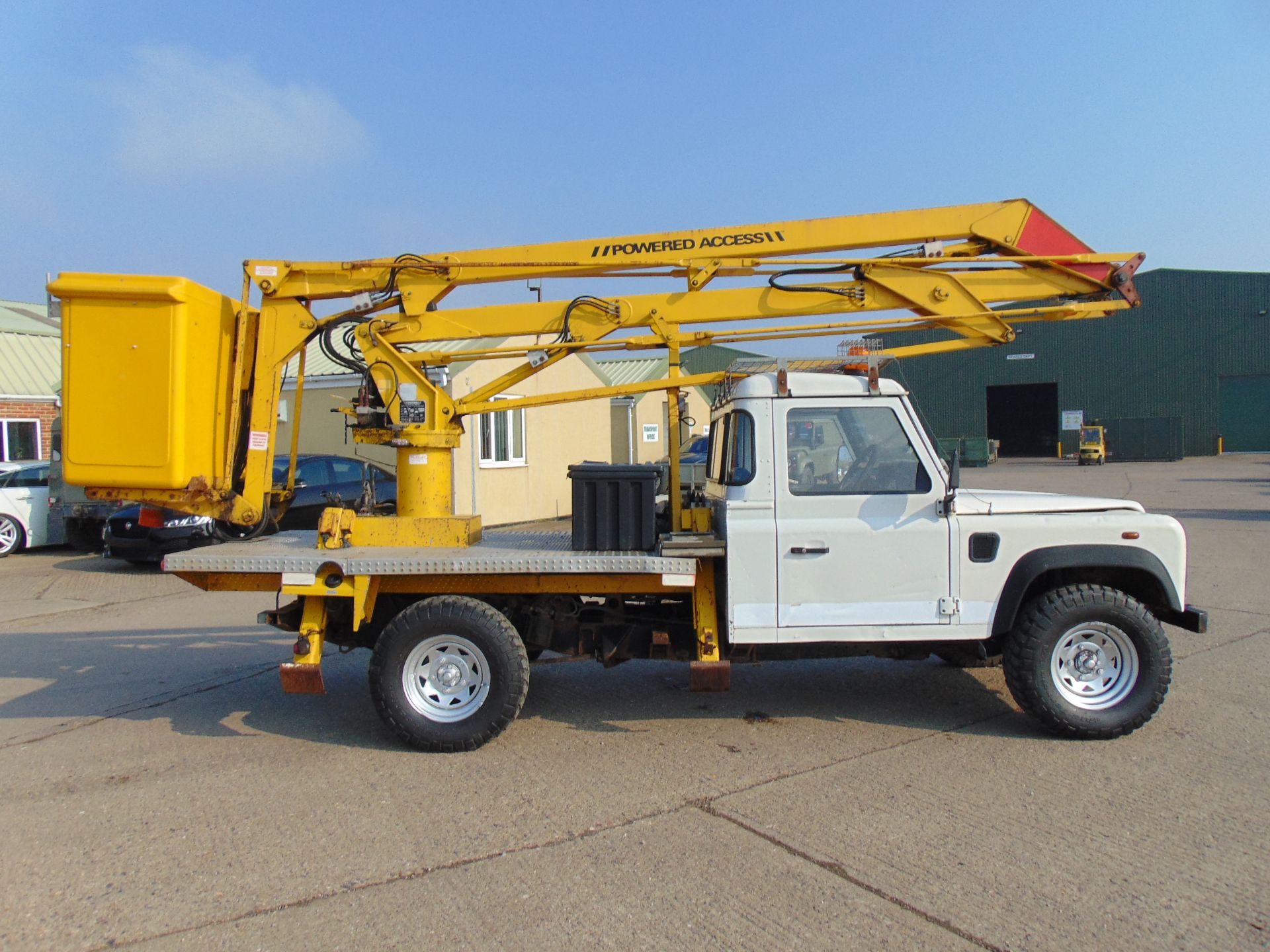 Land Rover Defender 130 TD5 Cherry Picker / Access Lift - Bild 5 aus 19