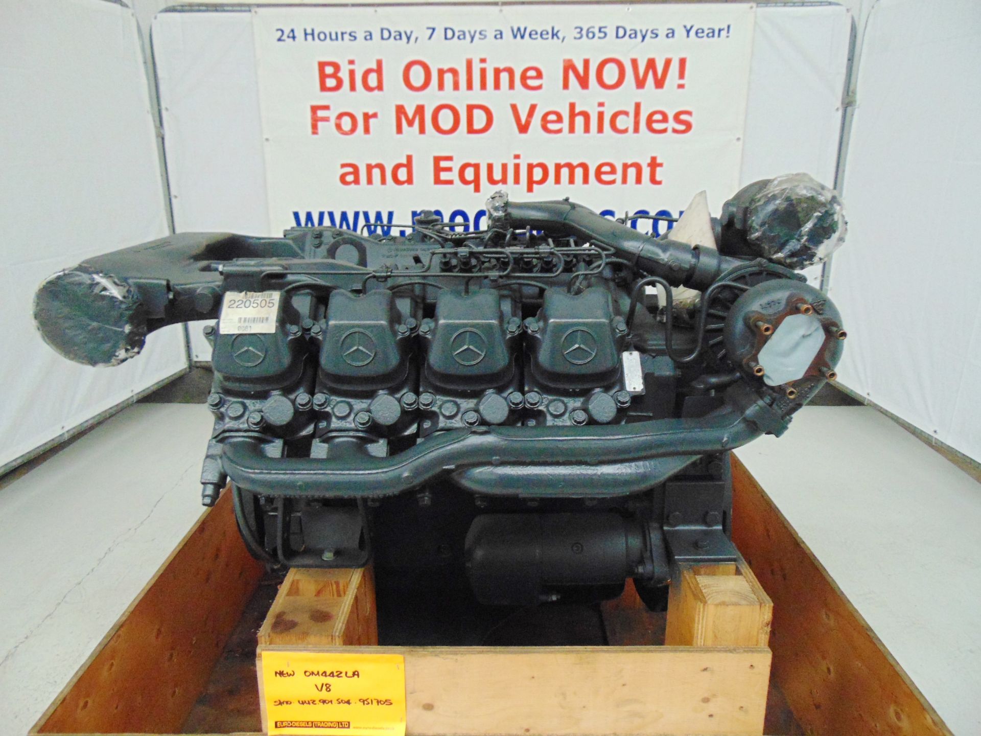 Brand New & Unused Mercedes-Benz OM442LA V8 Twin Turbo Diesel Engine - Image 2 of 18