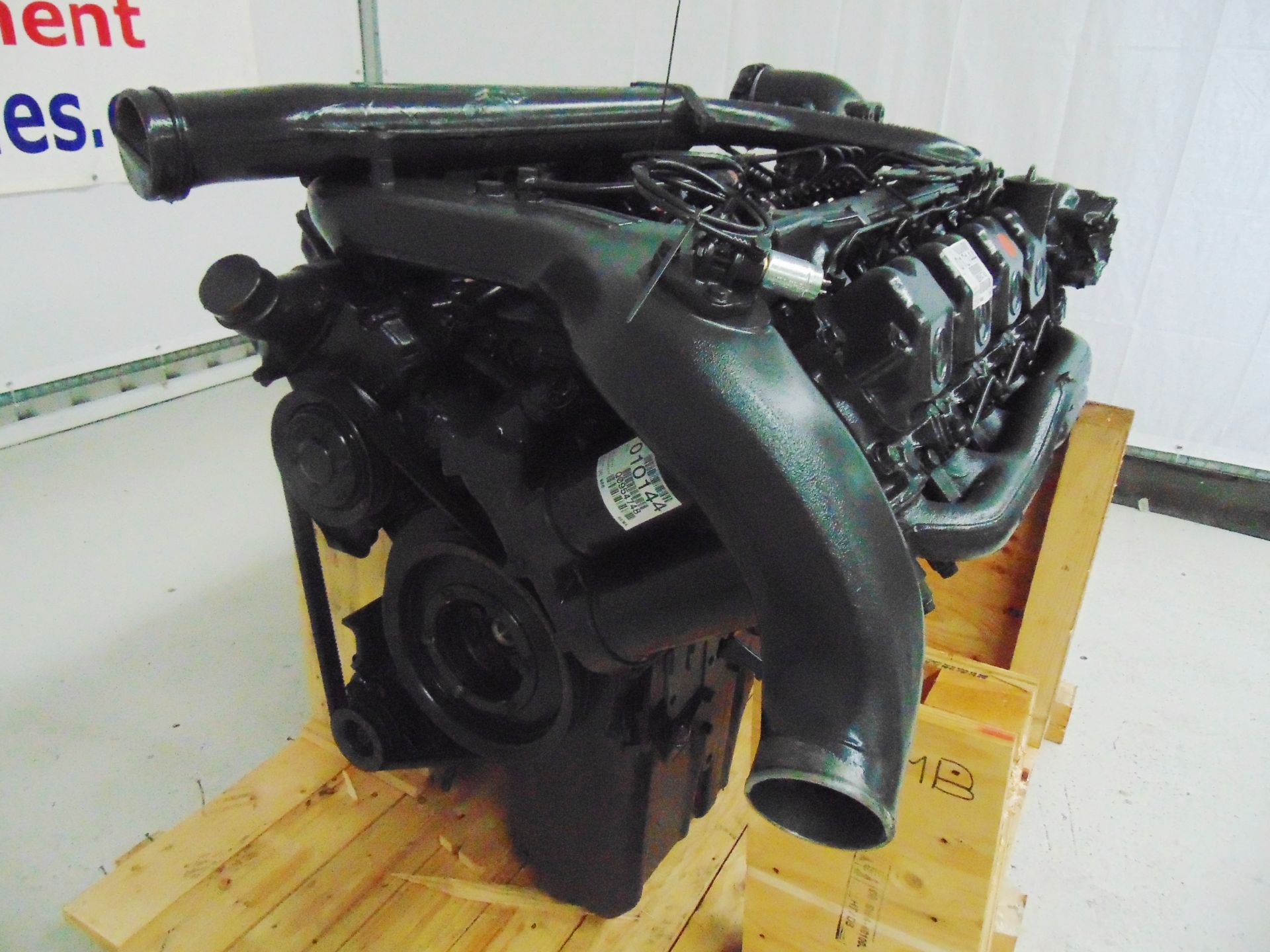 Brand New & Unused Mercedes-Benz OM402LA V8 Twin Turbo Diesel Engine - Image 7 of 13