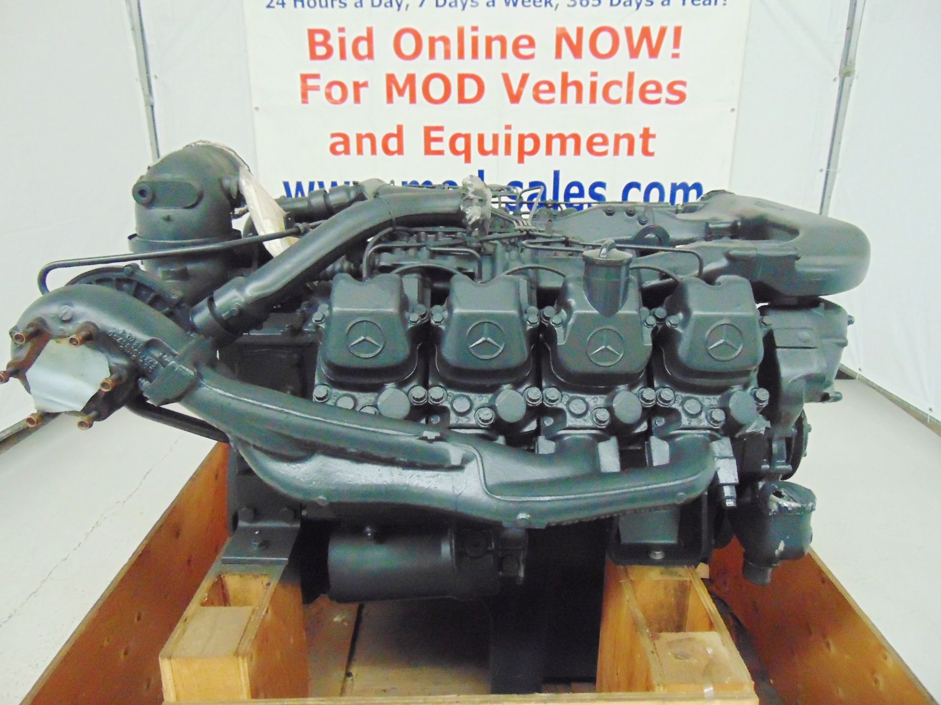 Brand New & Unused Mercedes-Benz OM442LA V8 Twin Turbo Diesel Engine - Image 10 of 18