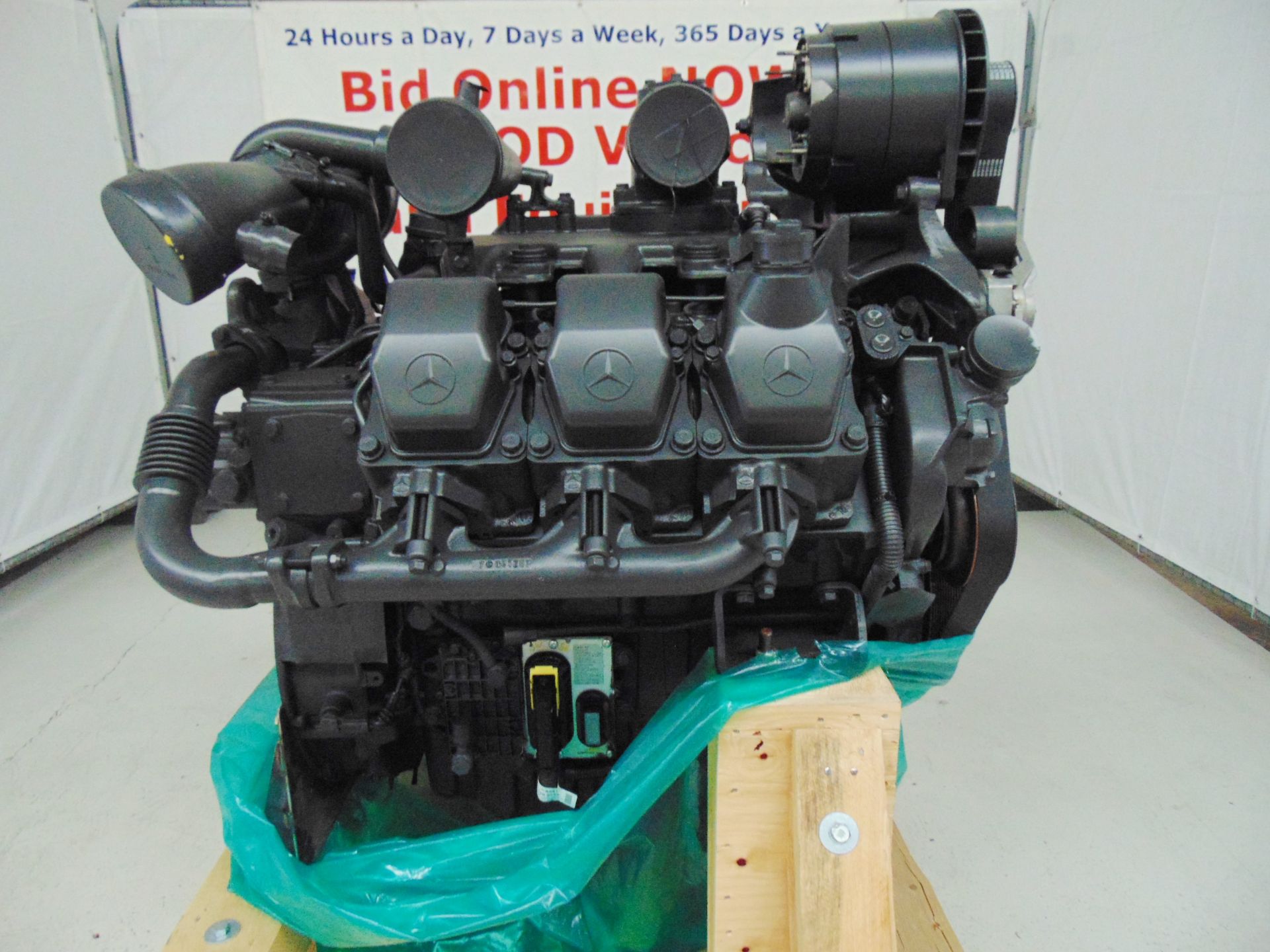 Brand New & Unused Mercedes-Benz OM501LA V6 Turbo Diesel Engine - Image 2 of 16