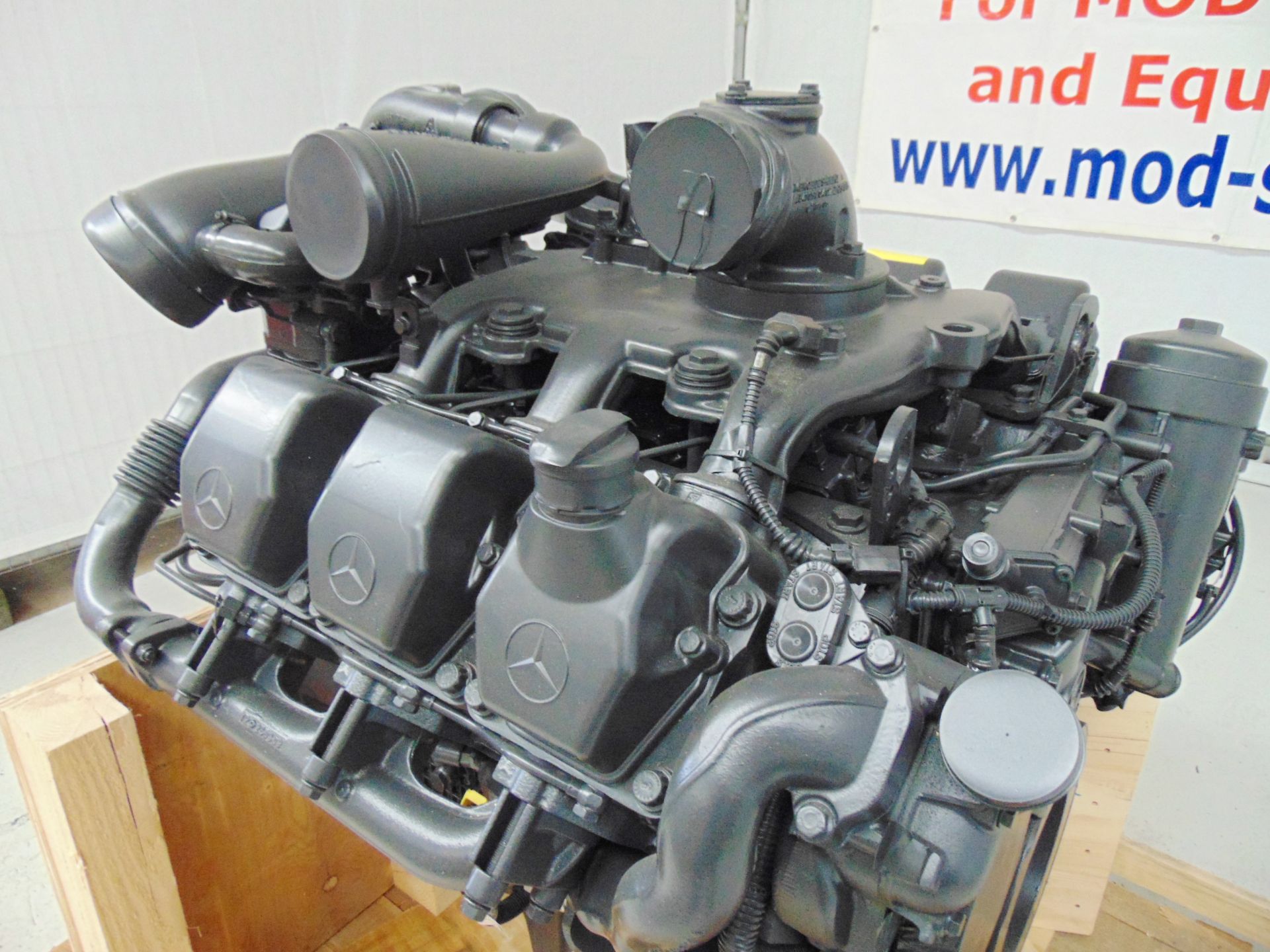 Brand New & Unused Mercedes-Benz OM501LA V6 Turbo Diesel Engine - Image 3 of 16