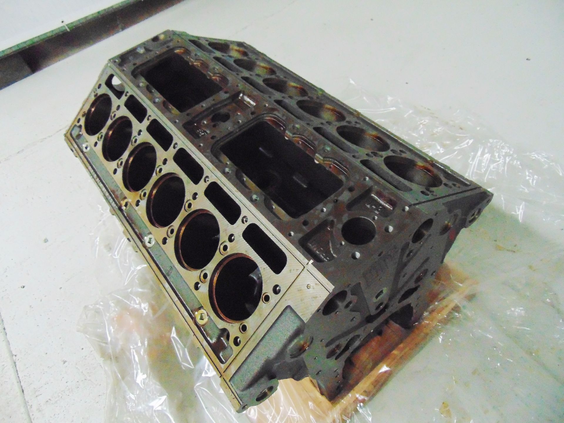 rand New & Unused Detroit Diesel V12 New Bare Engine Block - Image 3 of 11