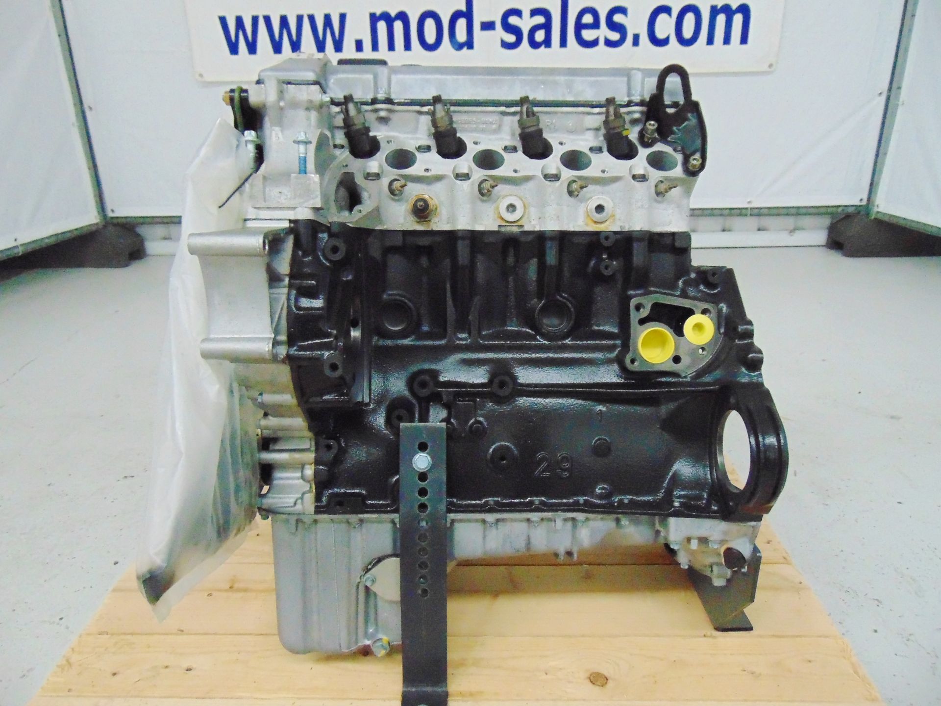 Brand New & Unused Mercedes-Benz OM601 4 Cylinder 2.0l Diesel Engine C/W Injectors - Image 2 of 13