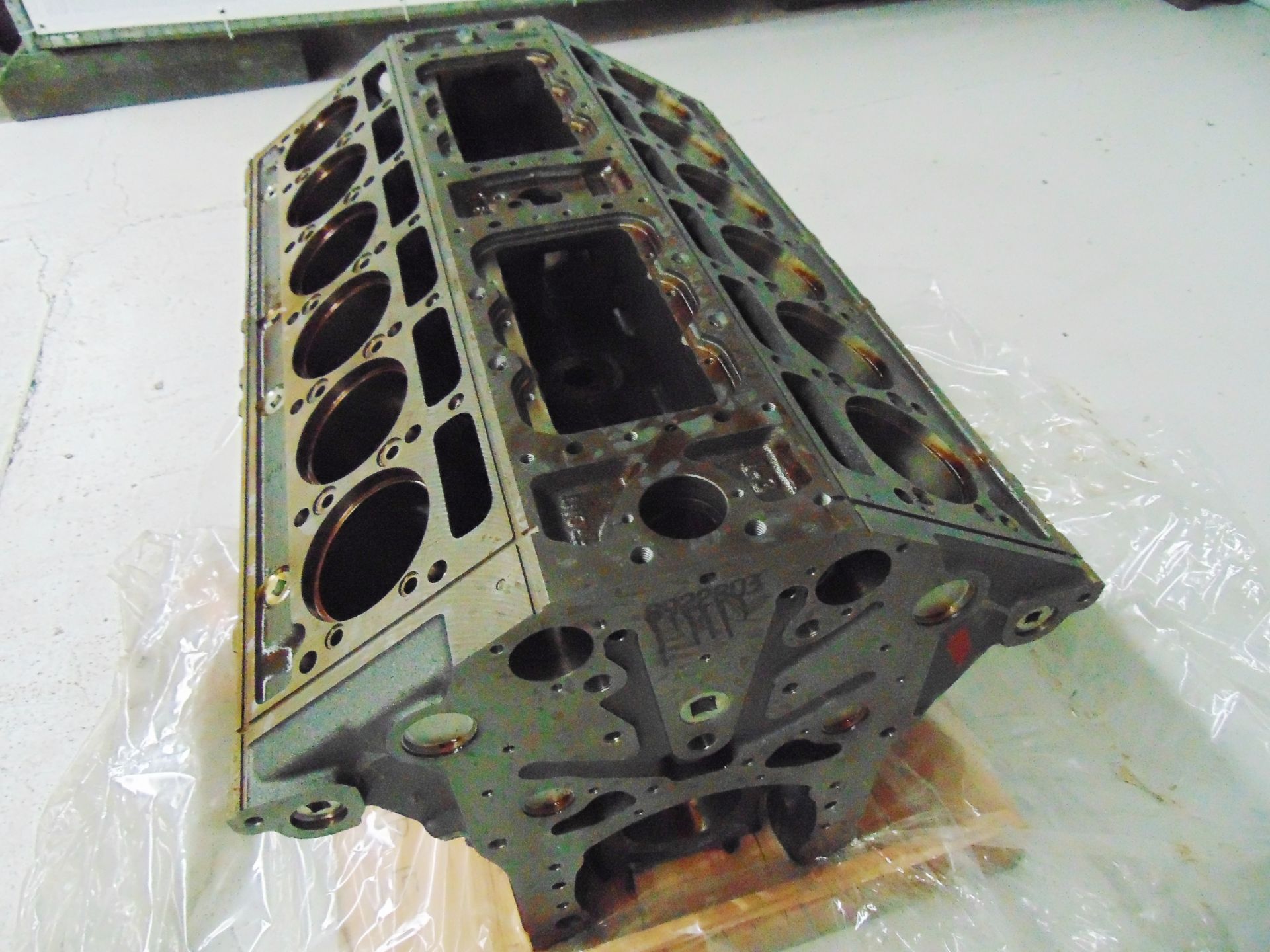 rand New & Unused Detroit Diesel V12 New Bare Engine Block - Image 6 of 11