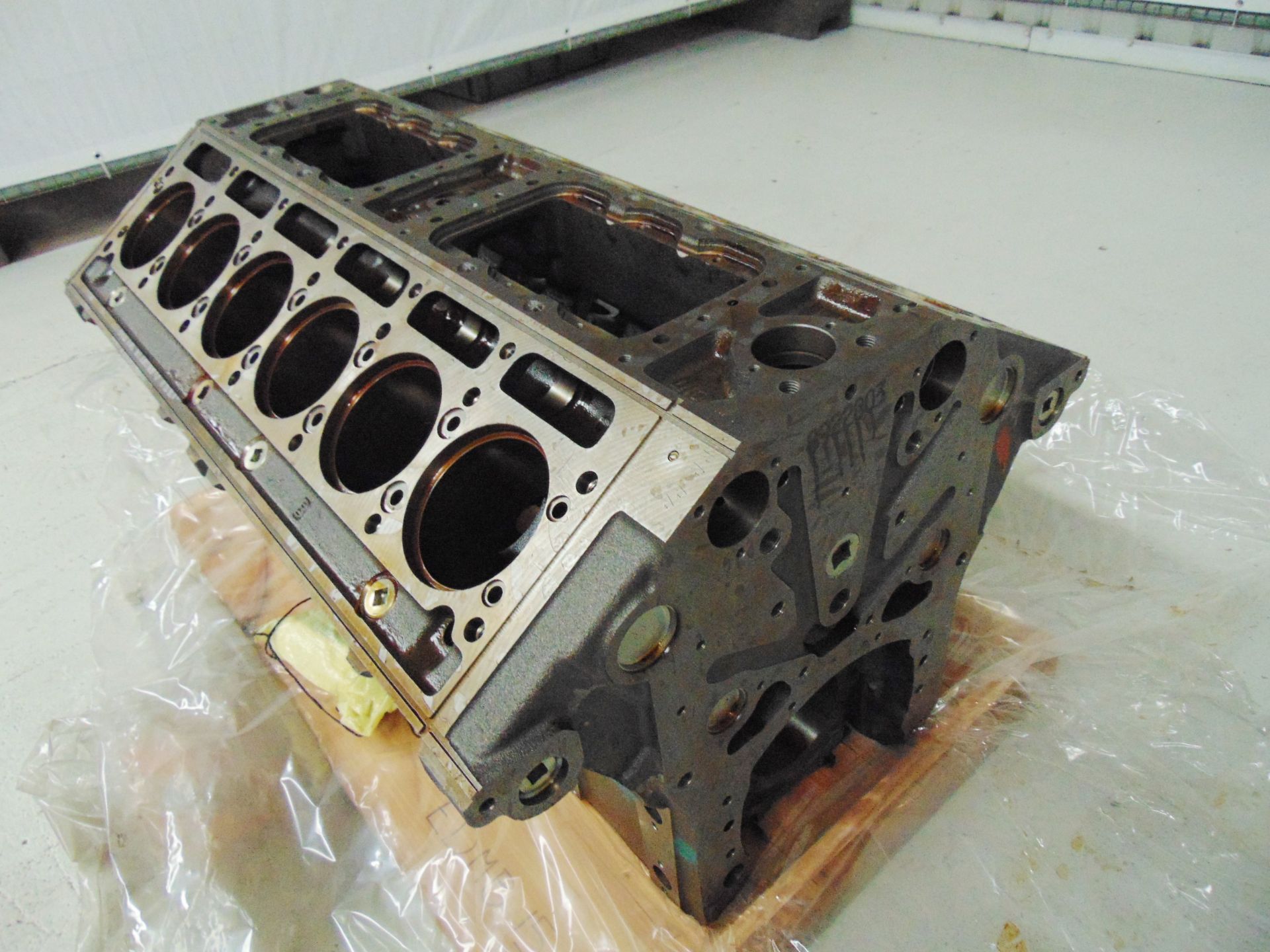 rand New & Unused Detroit Diesel V12 New Bare Engine Block - Image 5 of 11