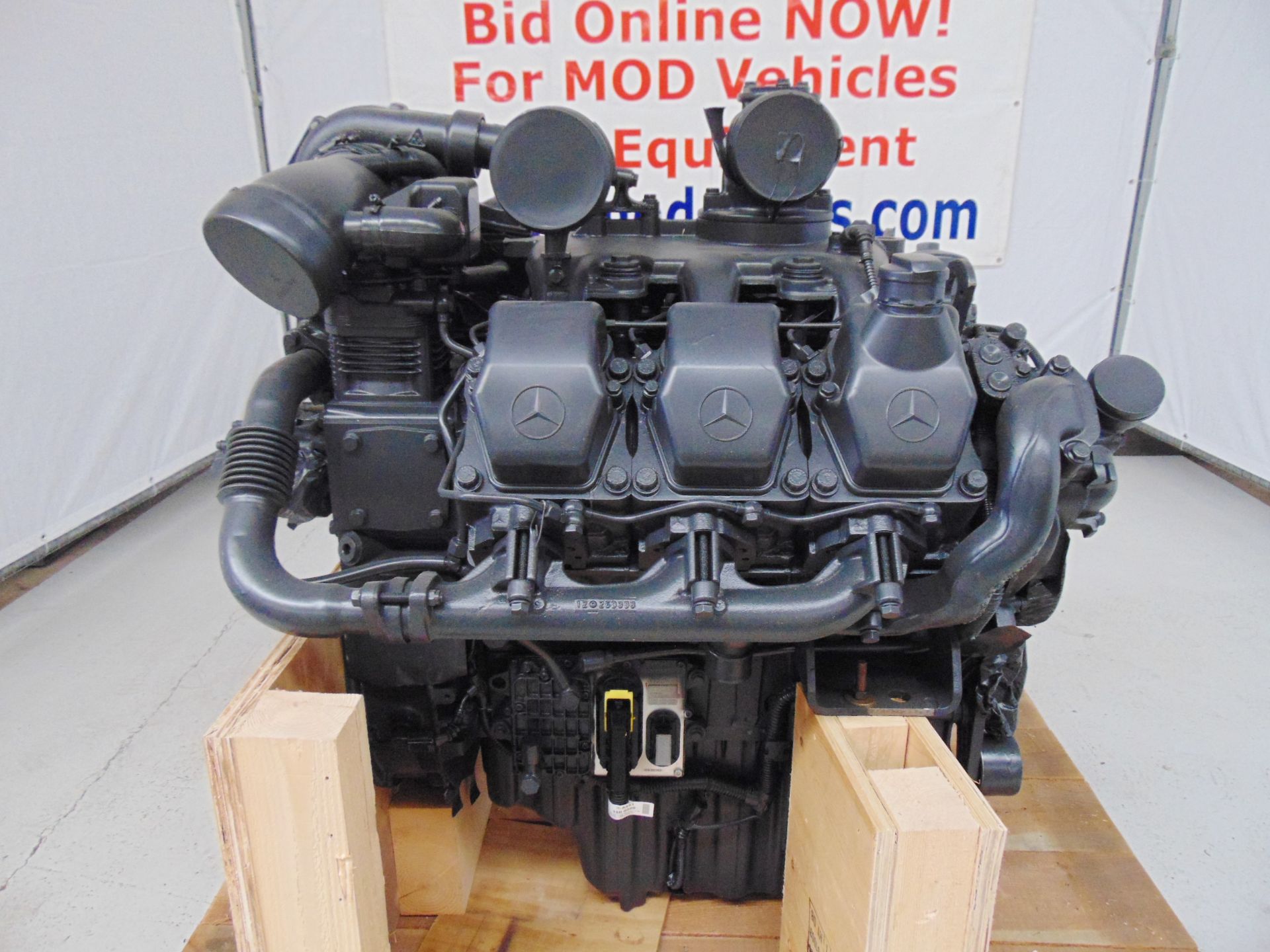 Brand New & Unused Mercedes-Benz OM501LA V6 Turbo Diesel Engine - Image 2 of 16