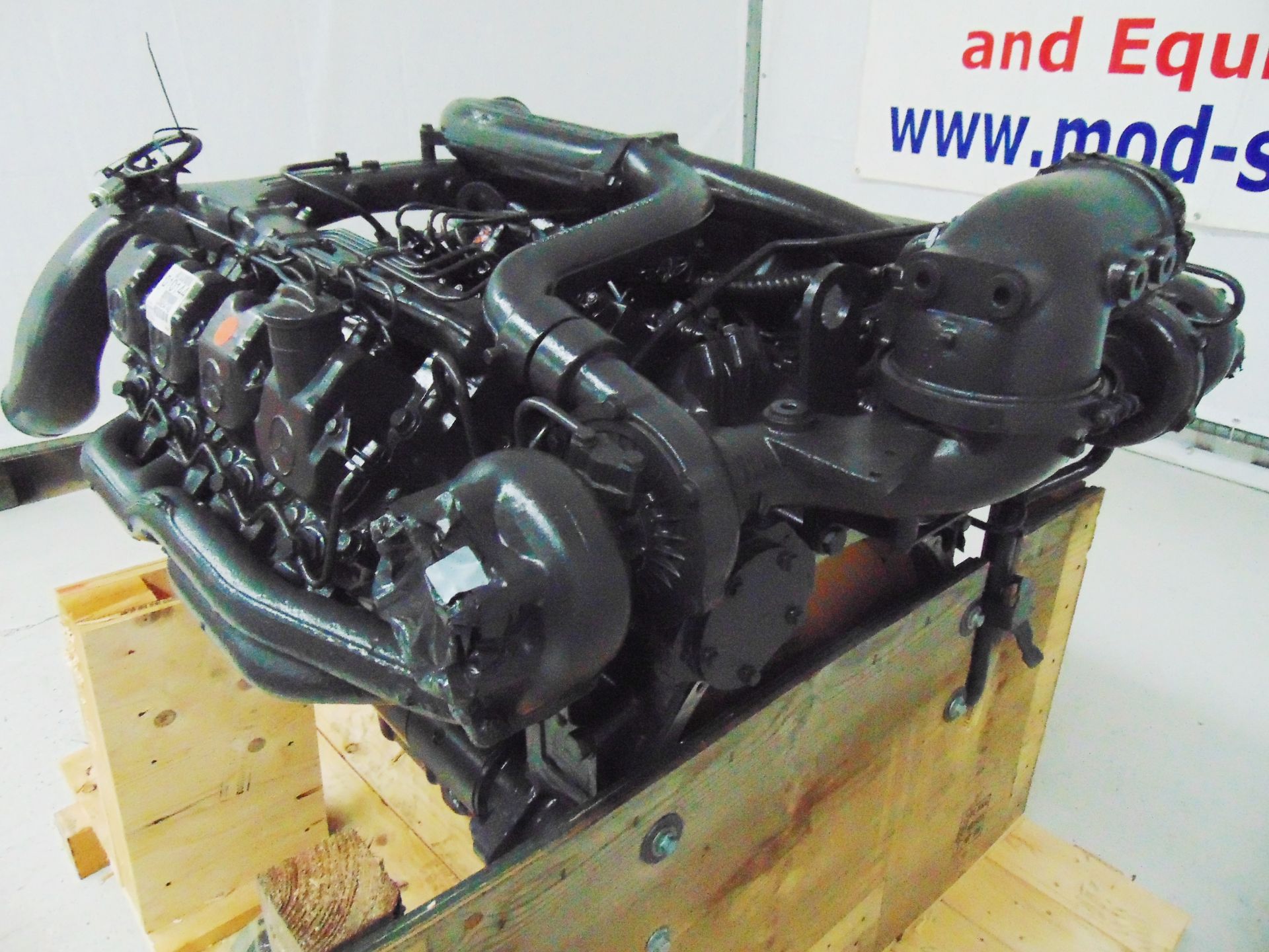 Brand New & Unused Mercedes-Benz OM402LA V8 Twin Turbo Diesel Engine - Image 5 of 13