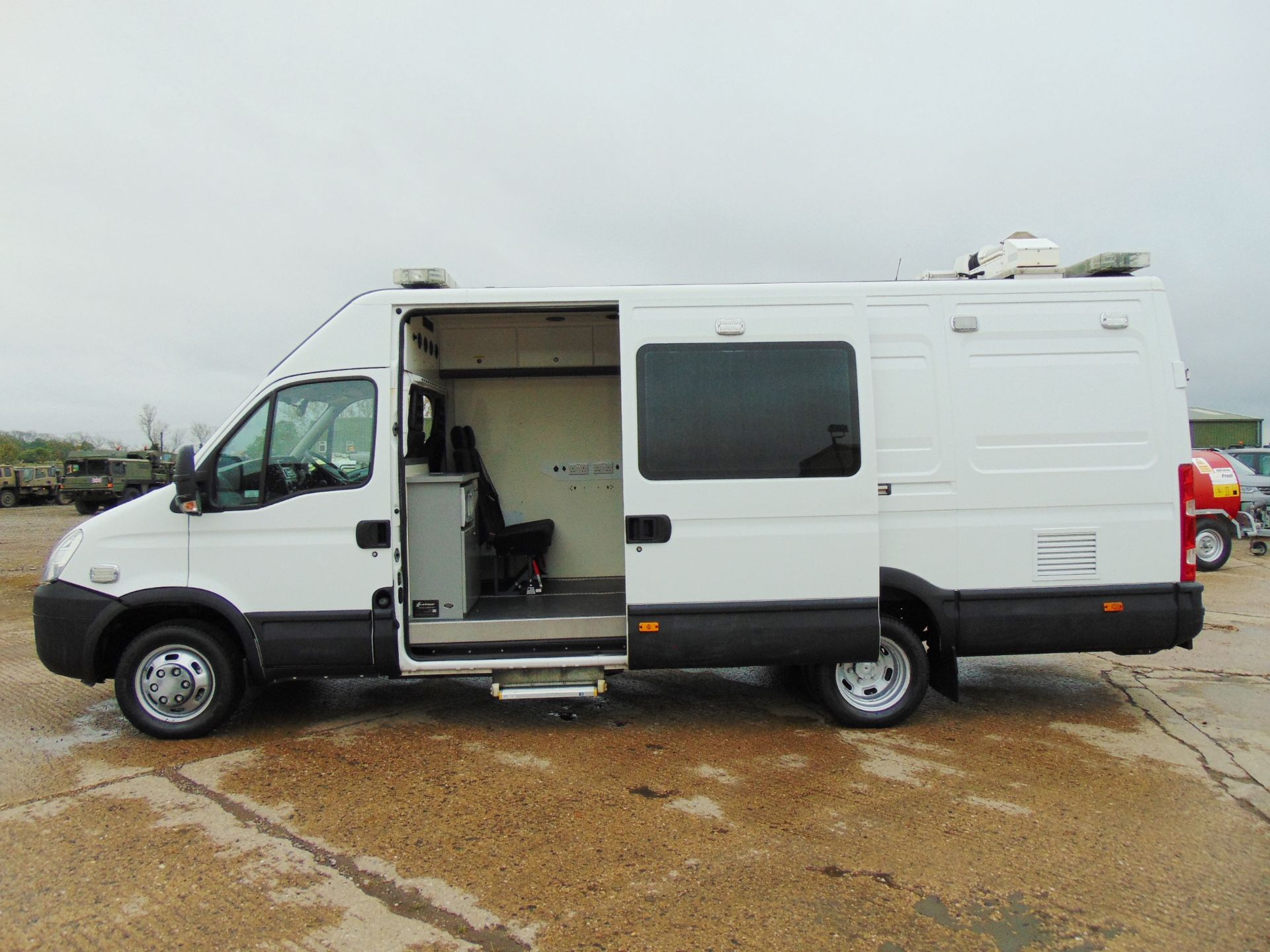 2010 Iveco Daily 50C18 3.0 HPT Long Wheel Base High roof panel van ONLY 12,247 Miles!! - Image 13 of 43