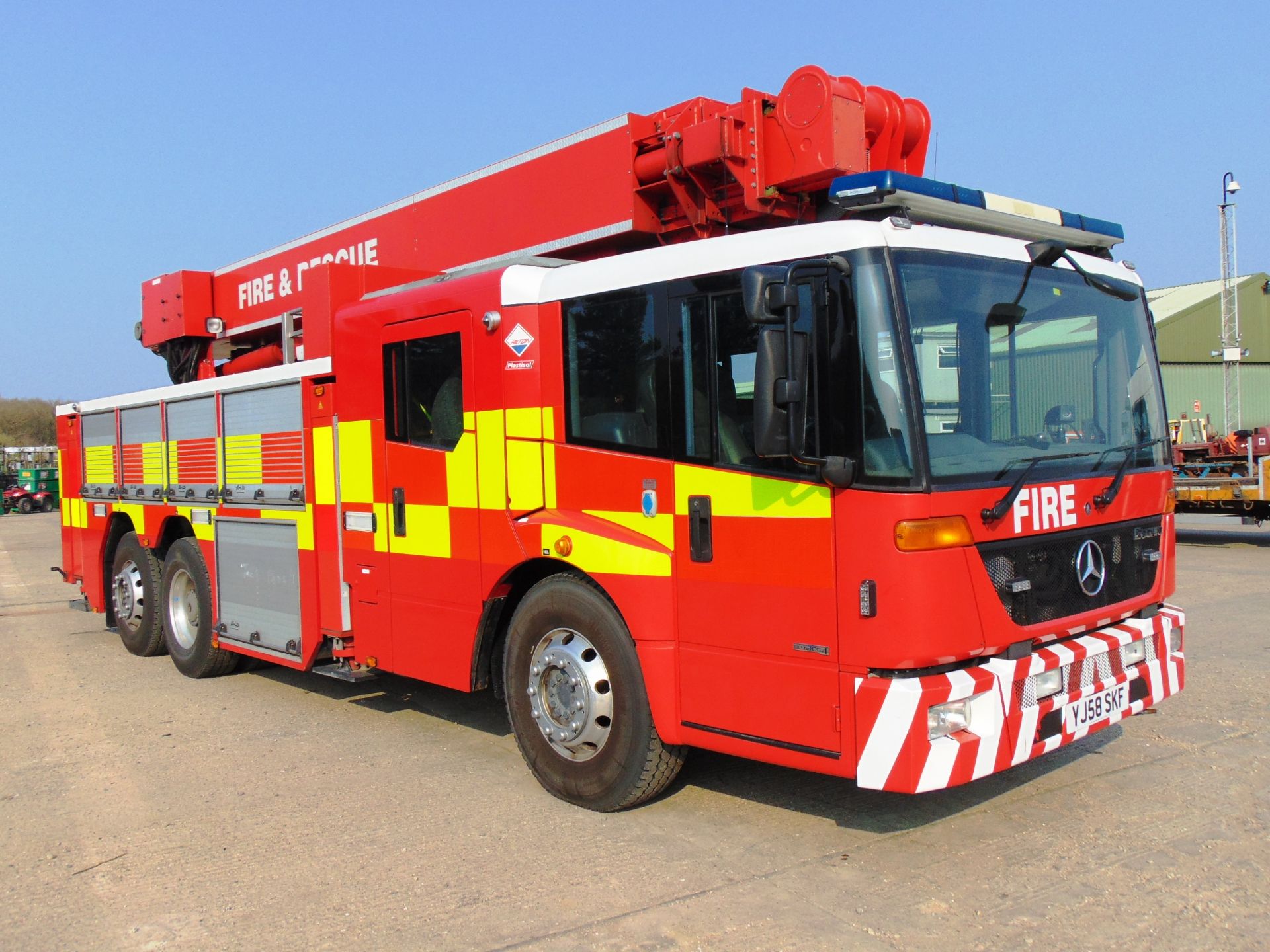 2008 Mercedes Econic 2633 CARP (Combined Aerial Rescue Pump) 6x2 Aerial Work Platform - Image 28 of 56