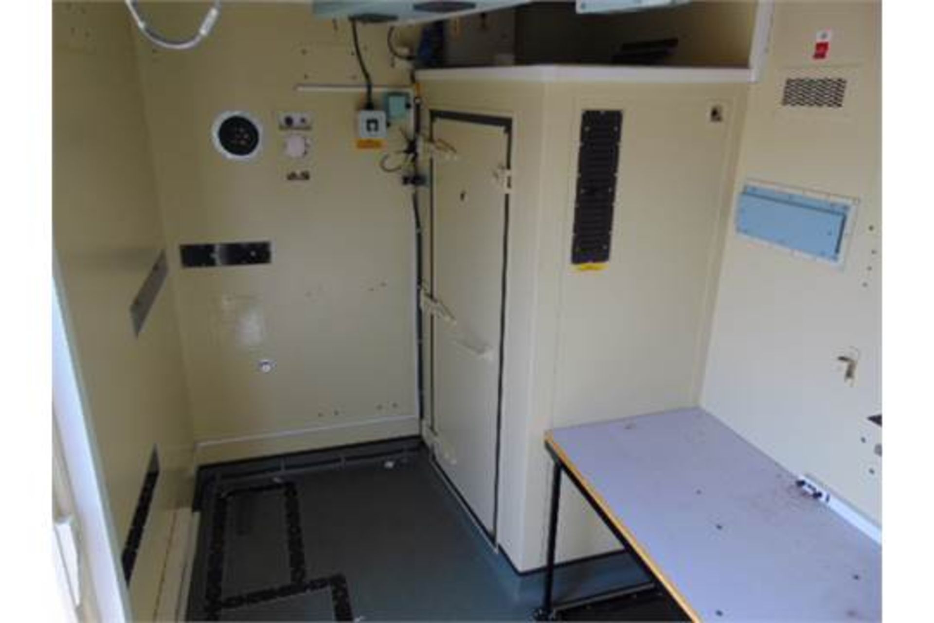 Demountable Workshop/Communications Cabin - Image 15 of 26