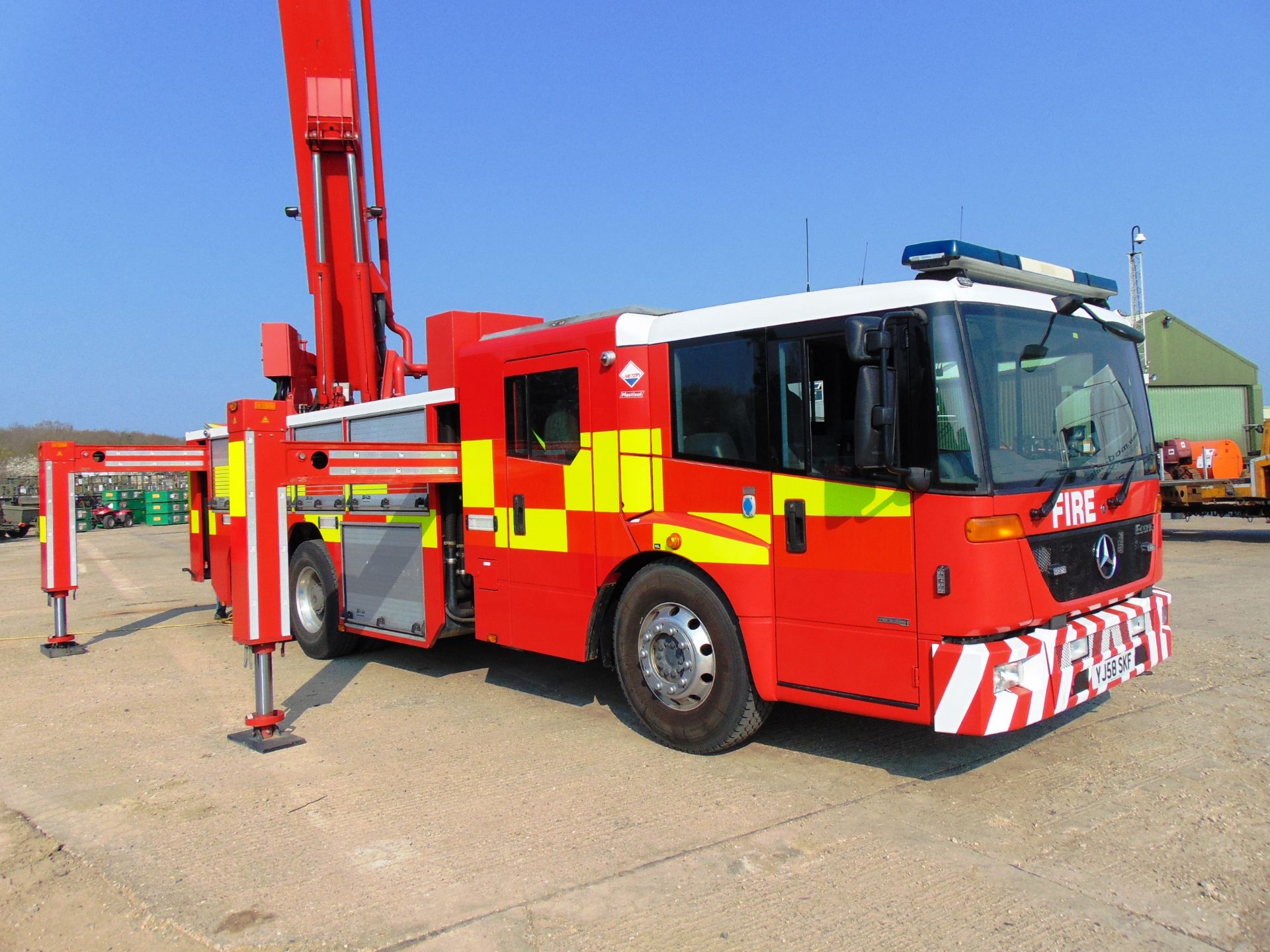 2008 Mercedes Econic 2633 CARP (Combined Aerial Rescue Pump) 6x2 Aerial Work Platform - Image 15 of 56